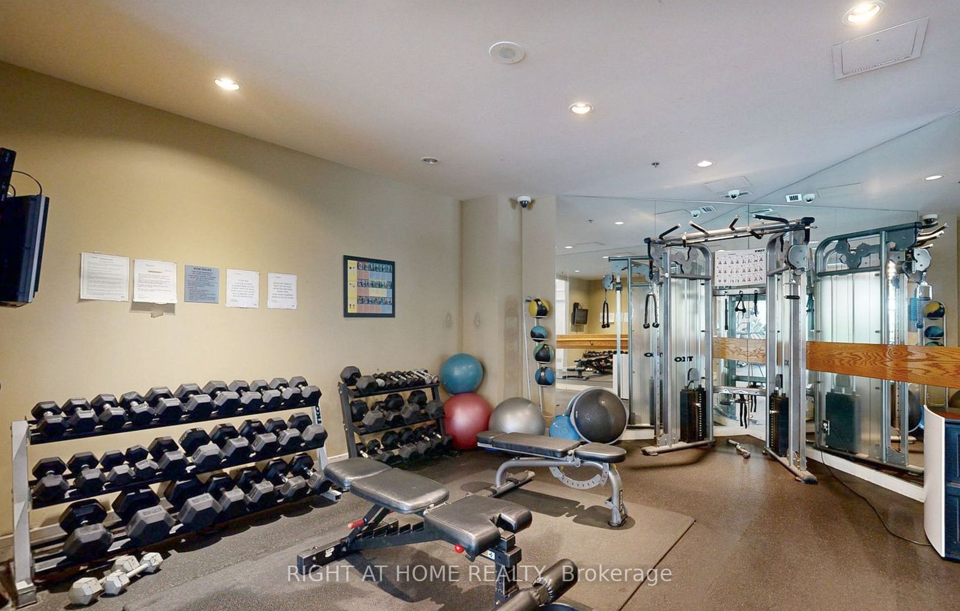 16 Harrison Garden Blvd, #1112
