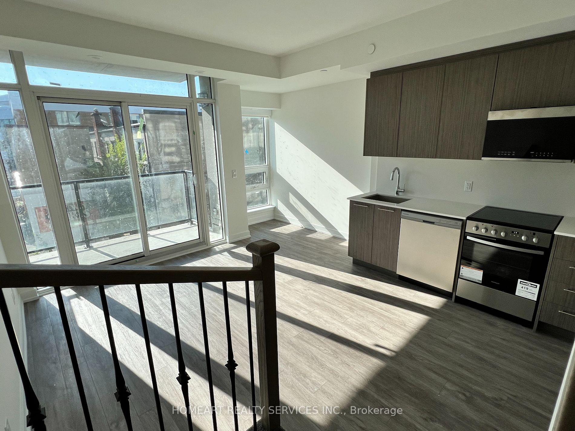 871 Sheppard Ave W, #Th2