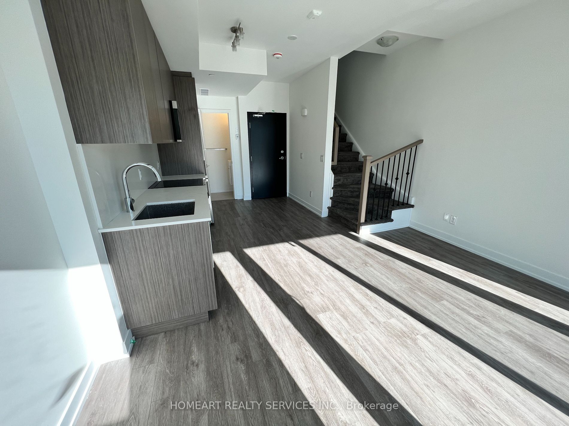 871 Sheppard Ave W, #Th2