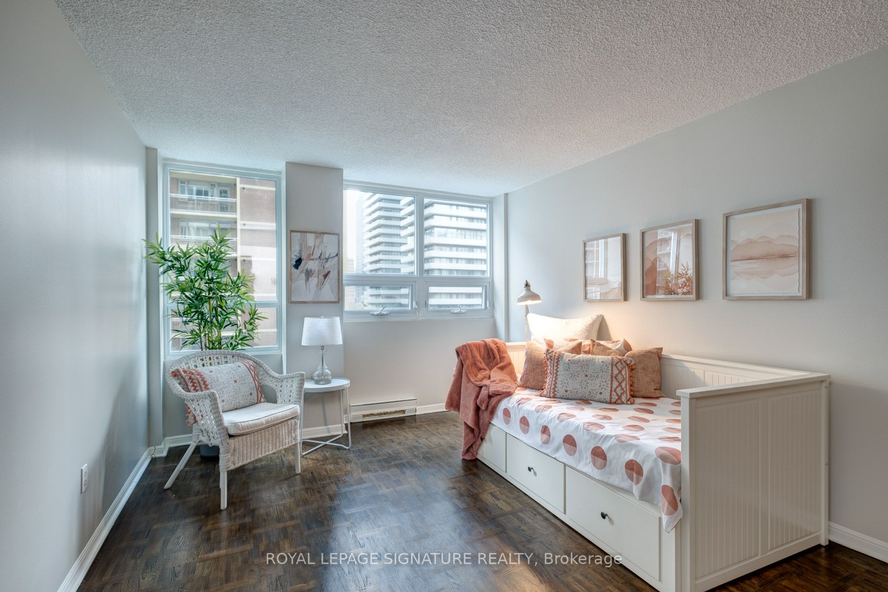 71 Charles Street E, #905