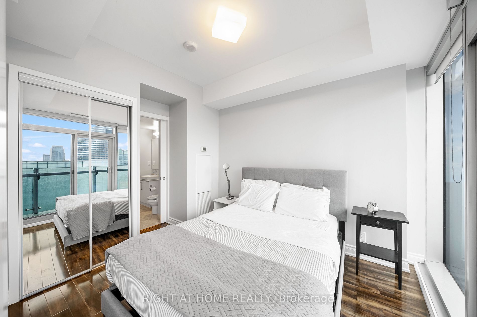 12 York St, #4810