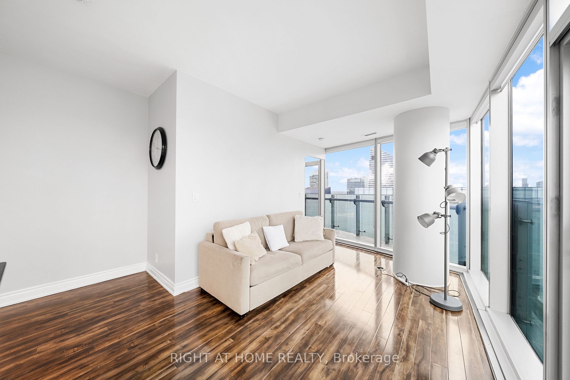 12 York St, #4810
