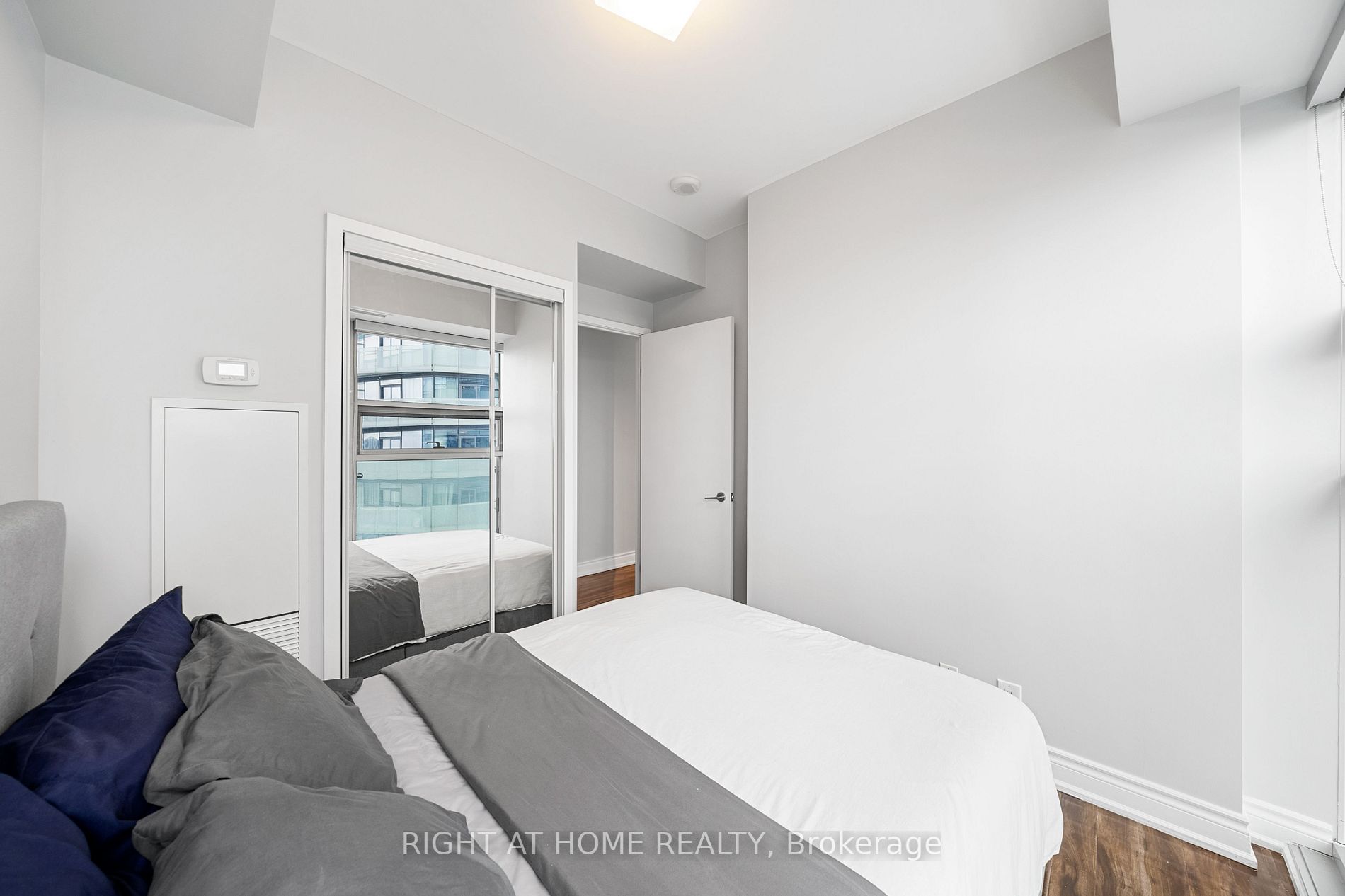 12 York St, #4810