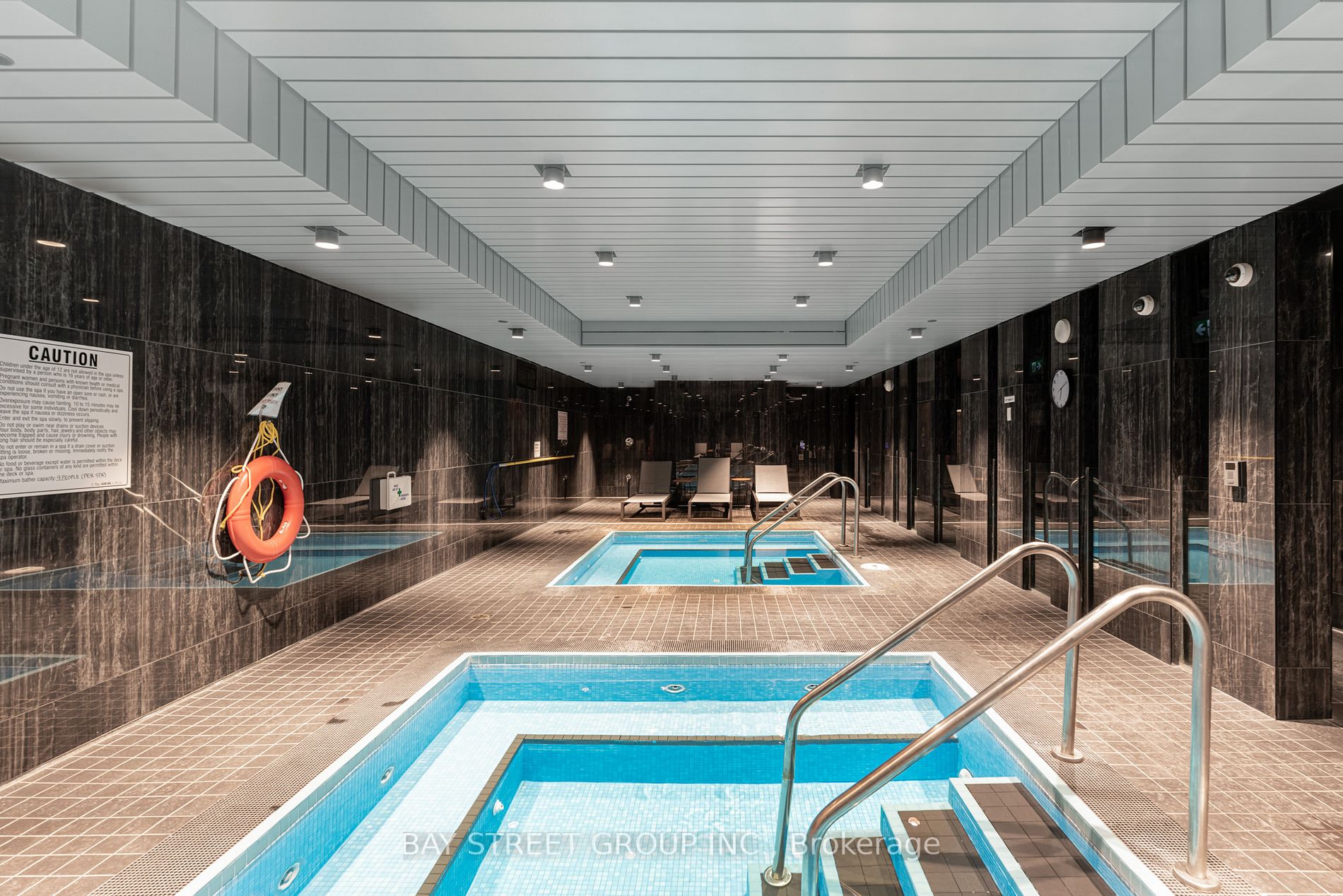 2221 Yonge St S, #4106