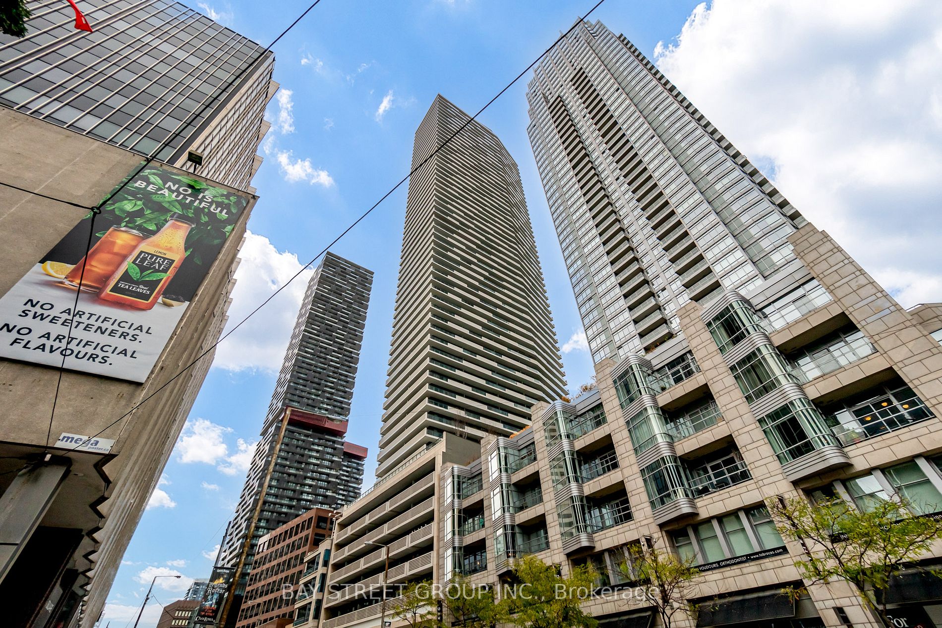 2221 Yonge St S, #4106