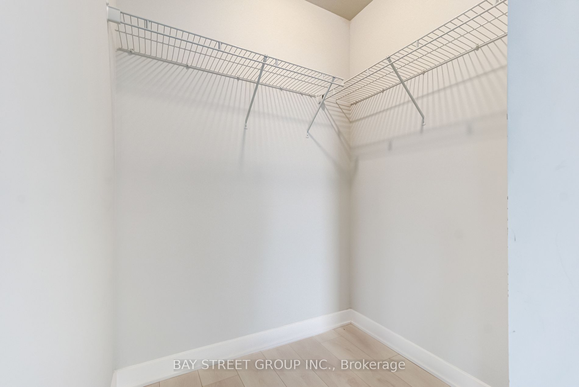 2221 Yonge St S, #4106