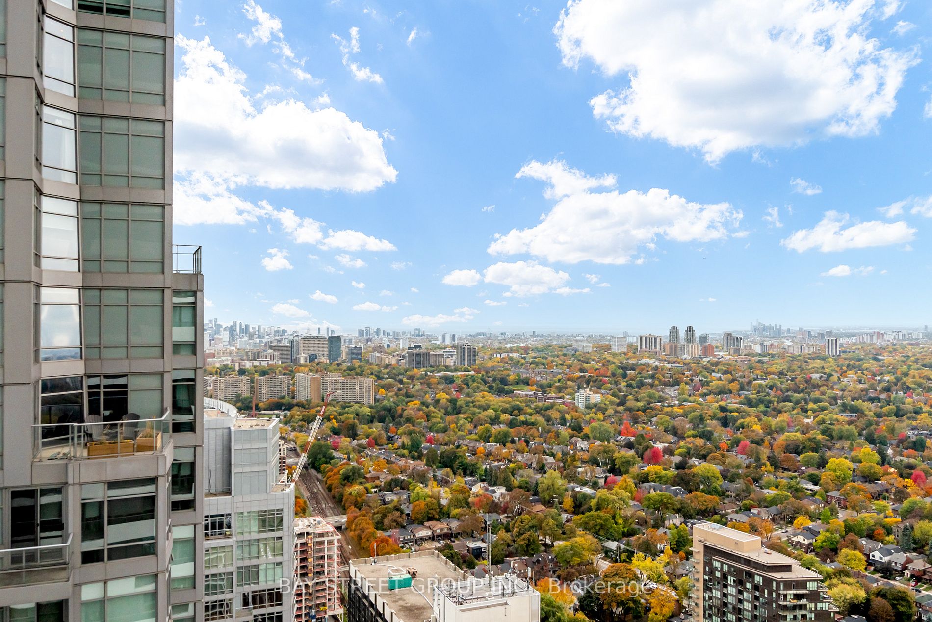 2221 Yonge St S, #4106