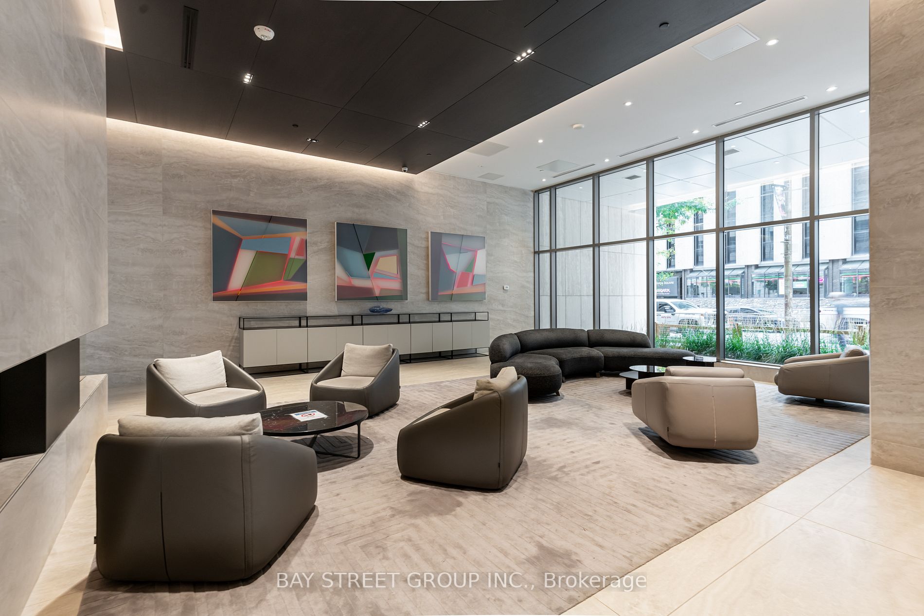 2221 Yonge St S, #4106