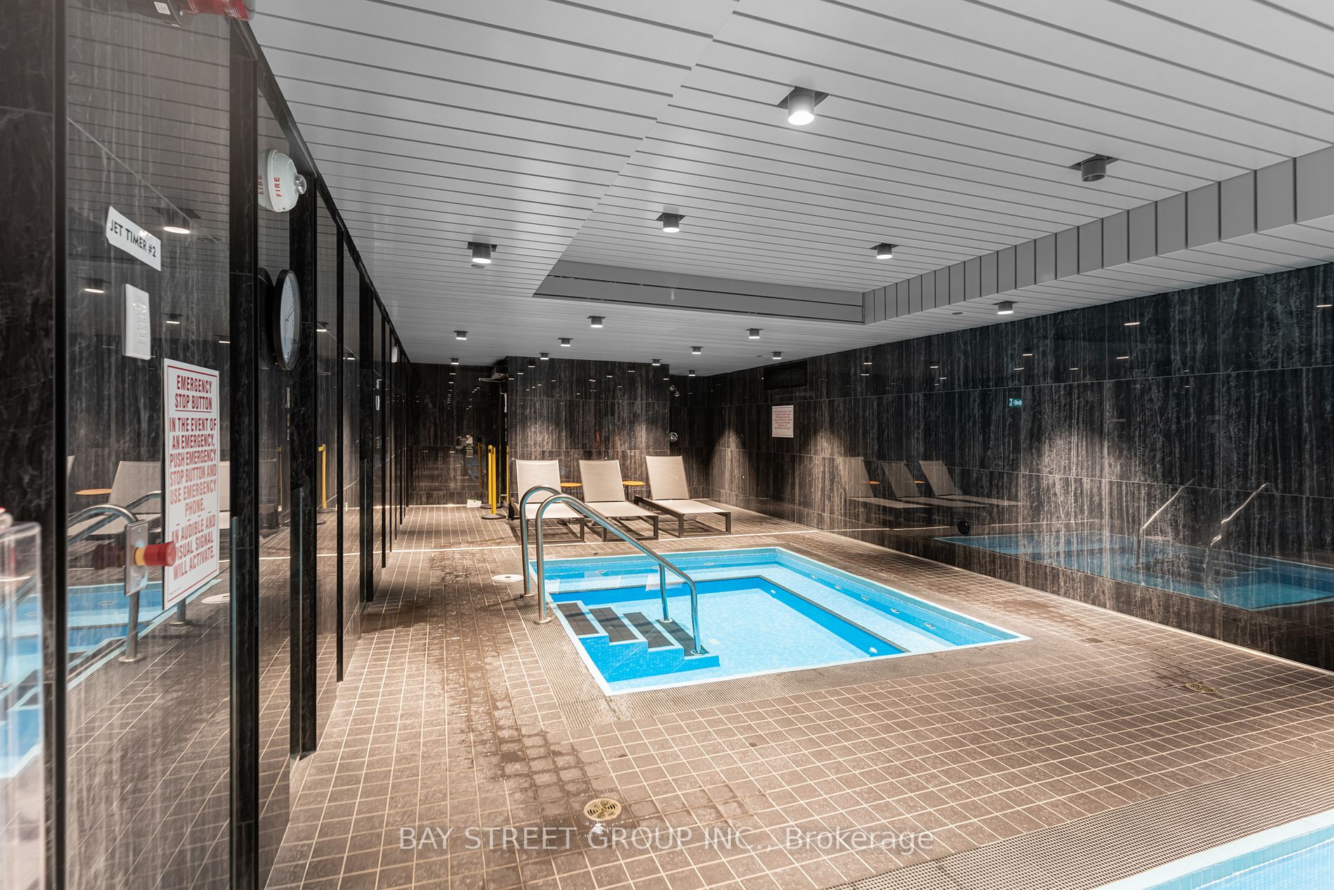 2221 Yonge St S, #4106