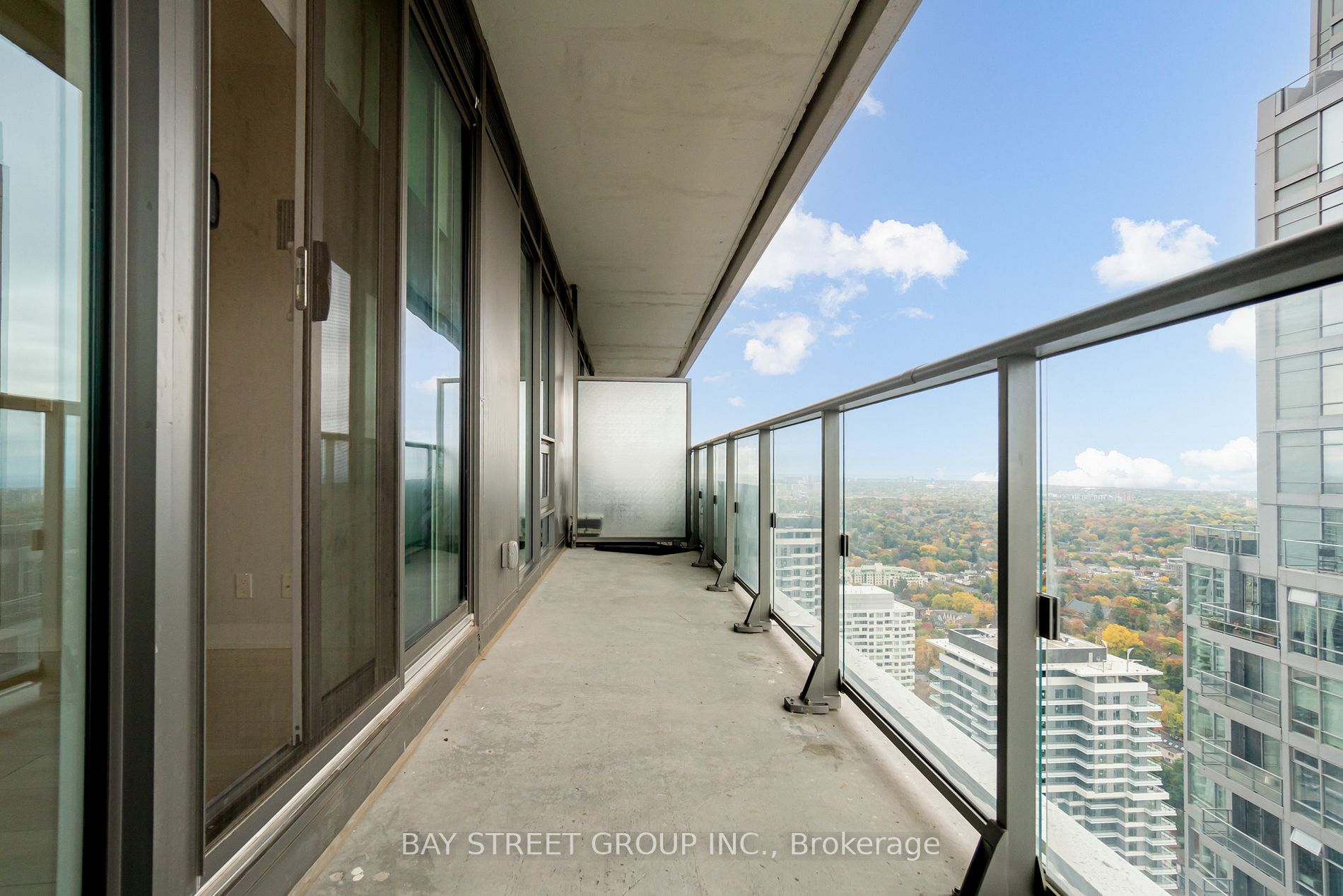2221 Yonge St S, #4106