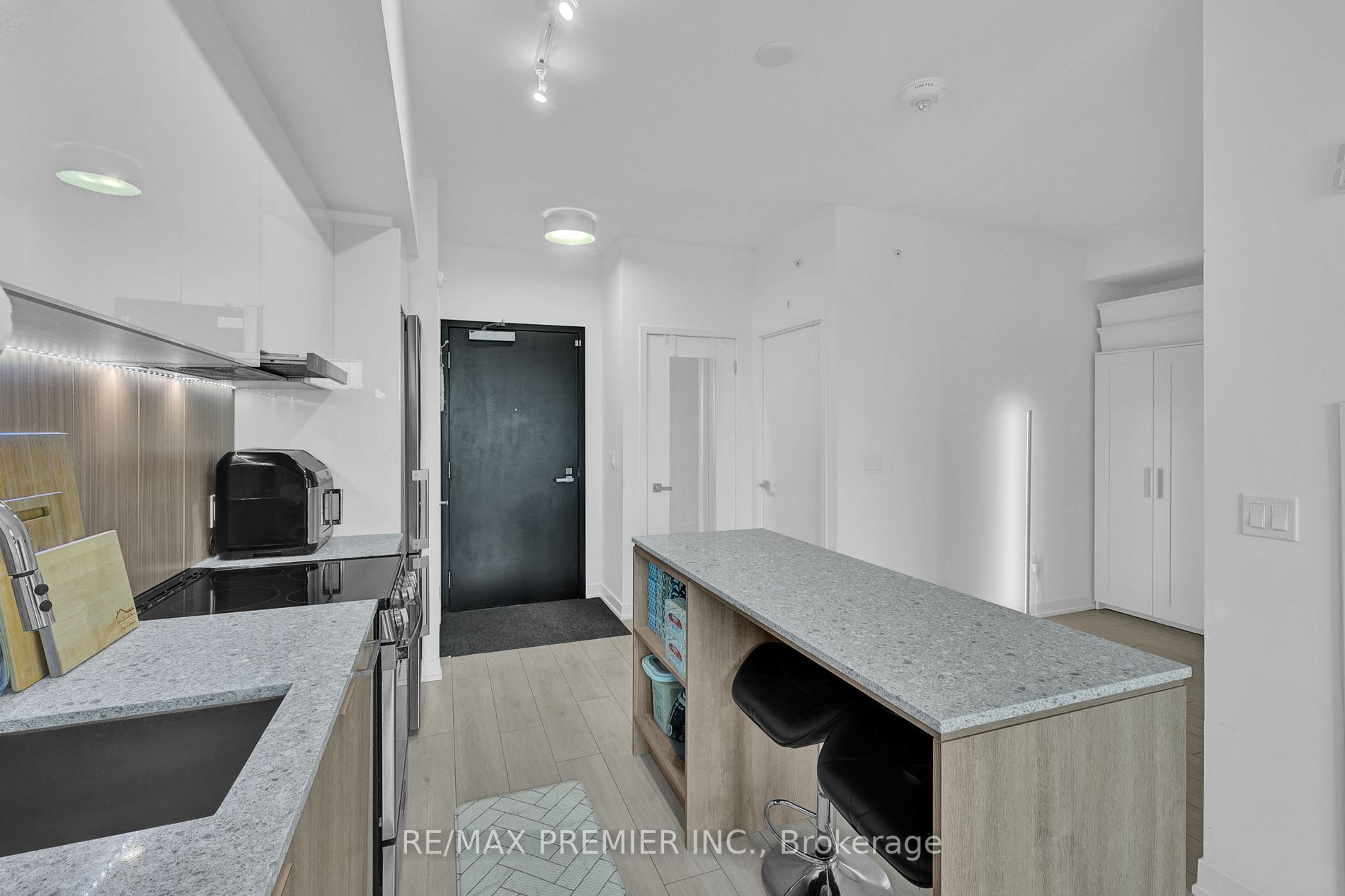 31 Tippett Rd, #1312