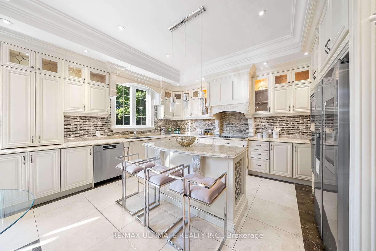 15 Roycrest Ave