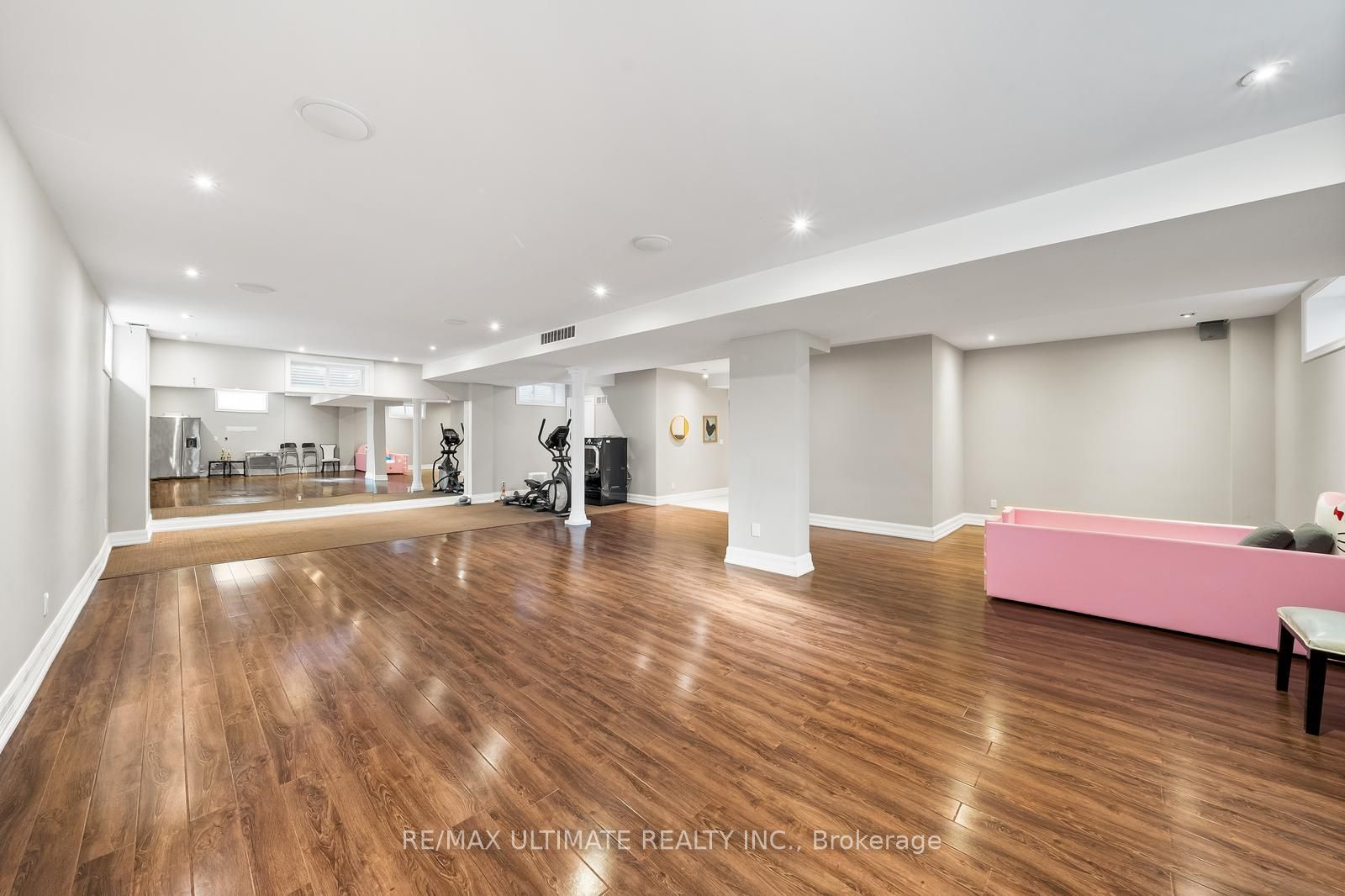 15 Roycrest Ave