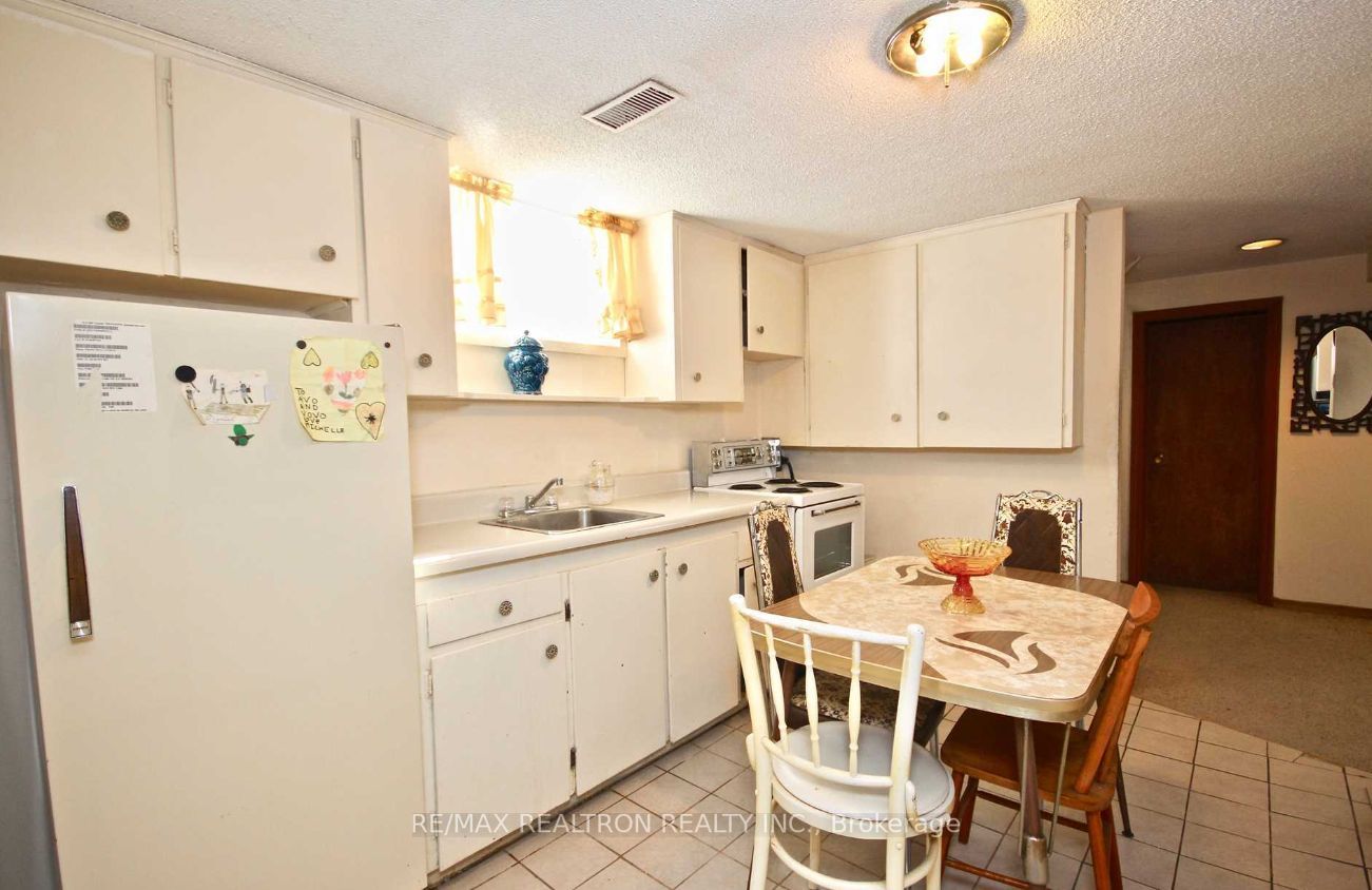 19 Almont Rd