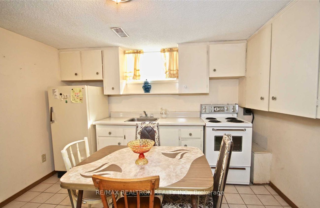 19 Almont Rd
