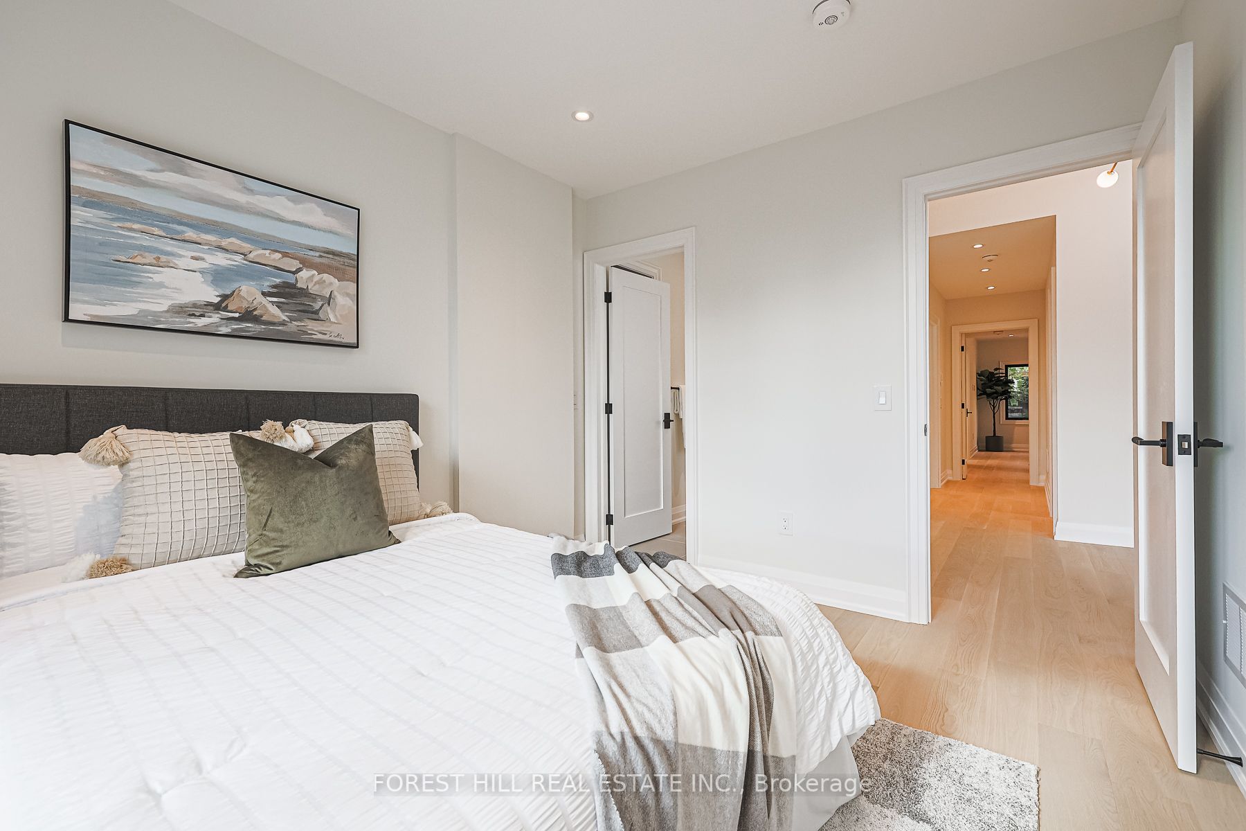 38 Burnaby Blvd