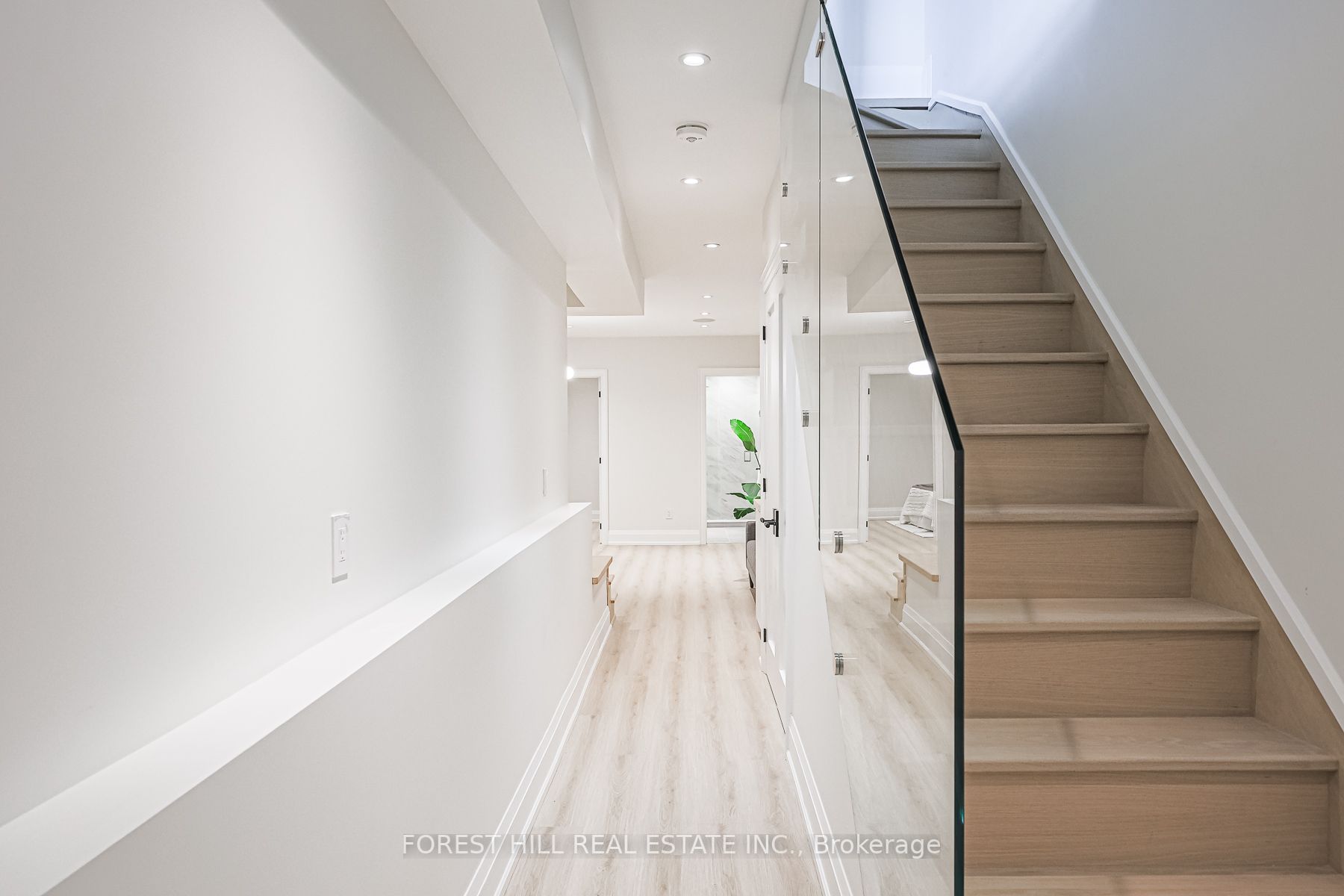 38 Burnaby Blvd