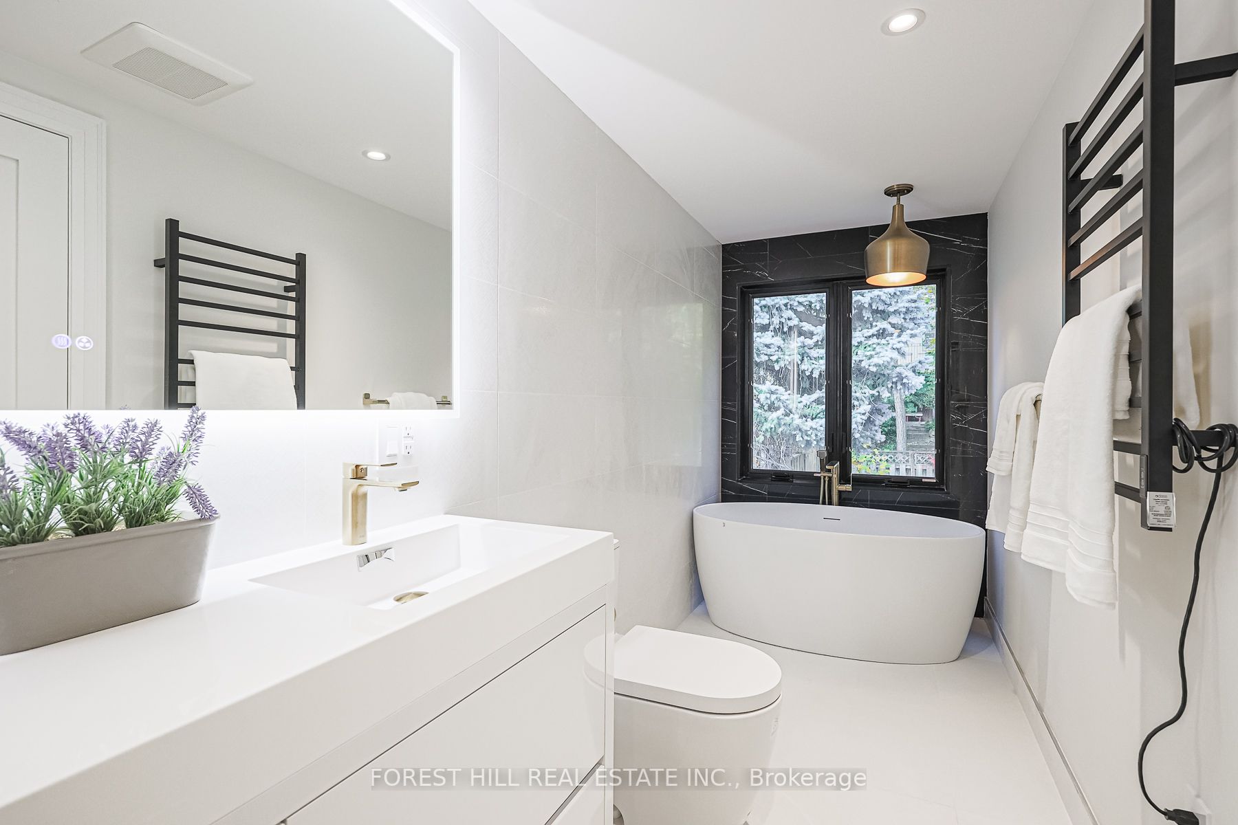 38 Burnaby Blvd