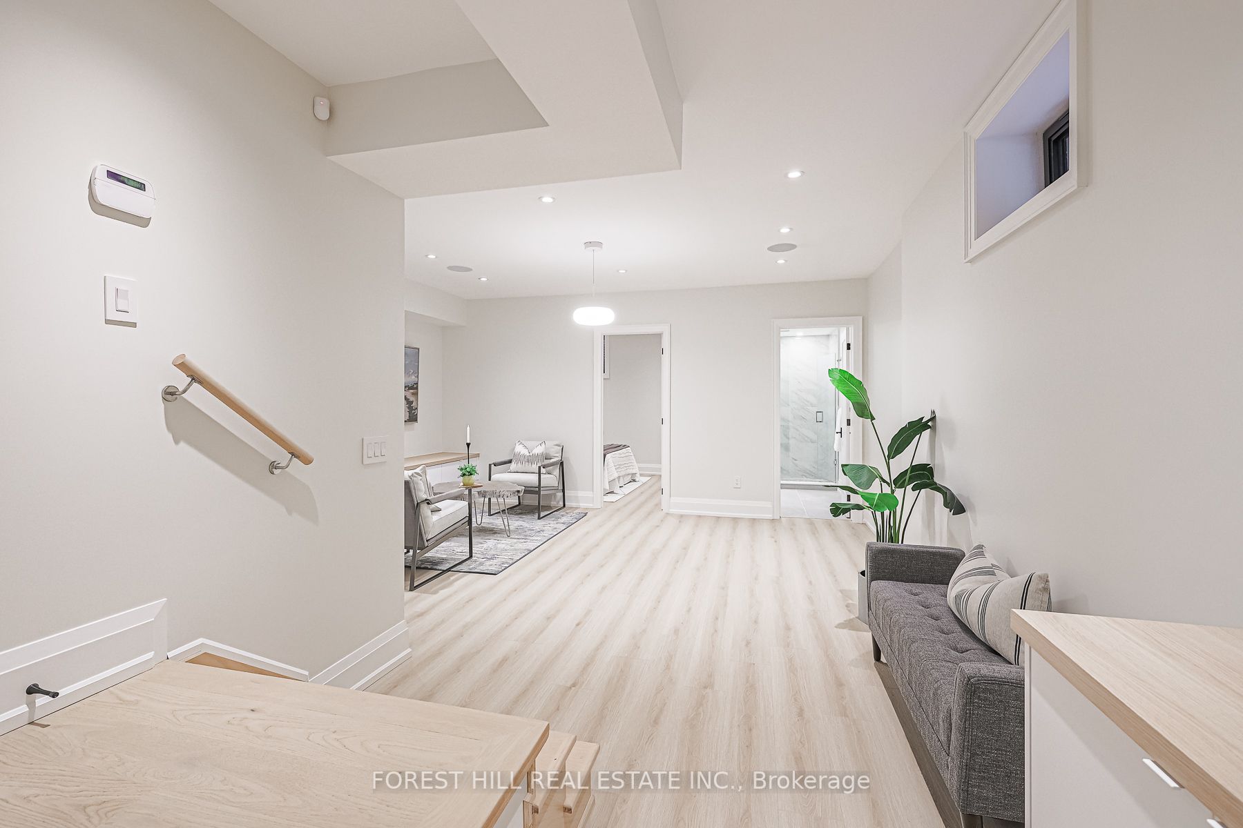 38 Burnaby Blvd