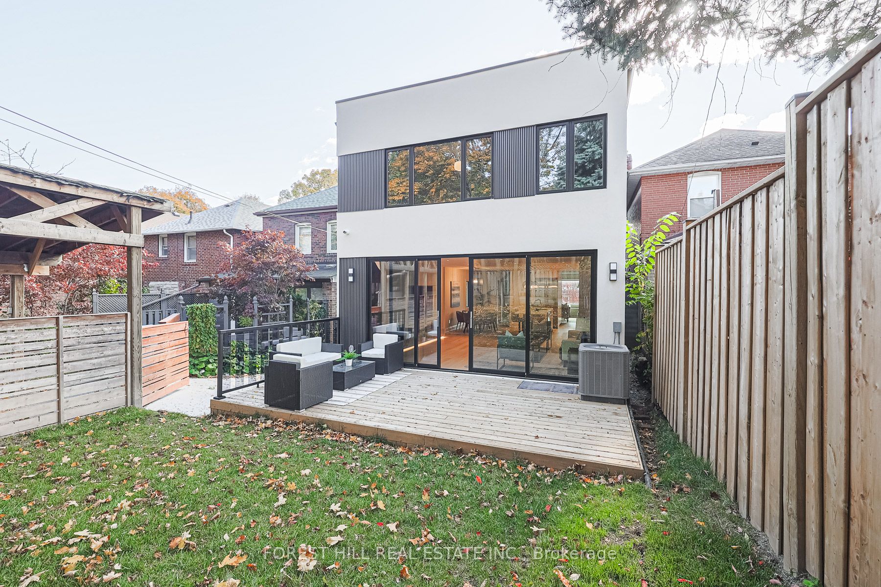38 Burnaby Blvd