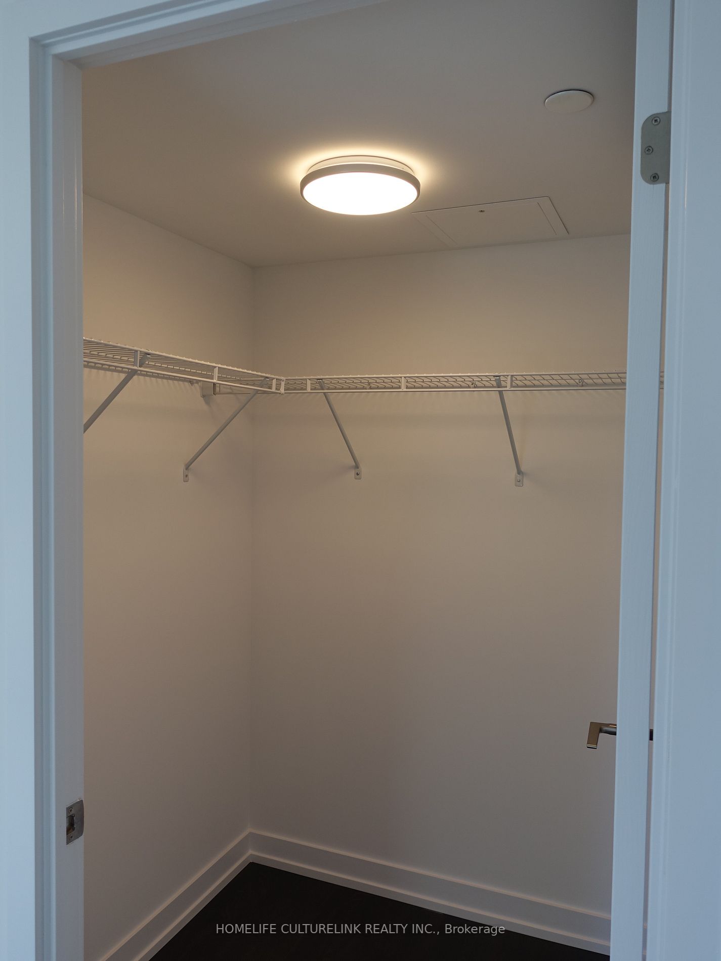 125 Redpath Ave, #711
