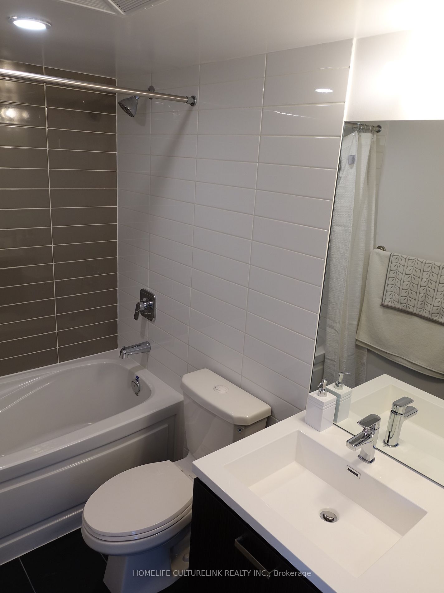 125 Redpath Ave, #711