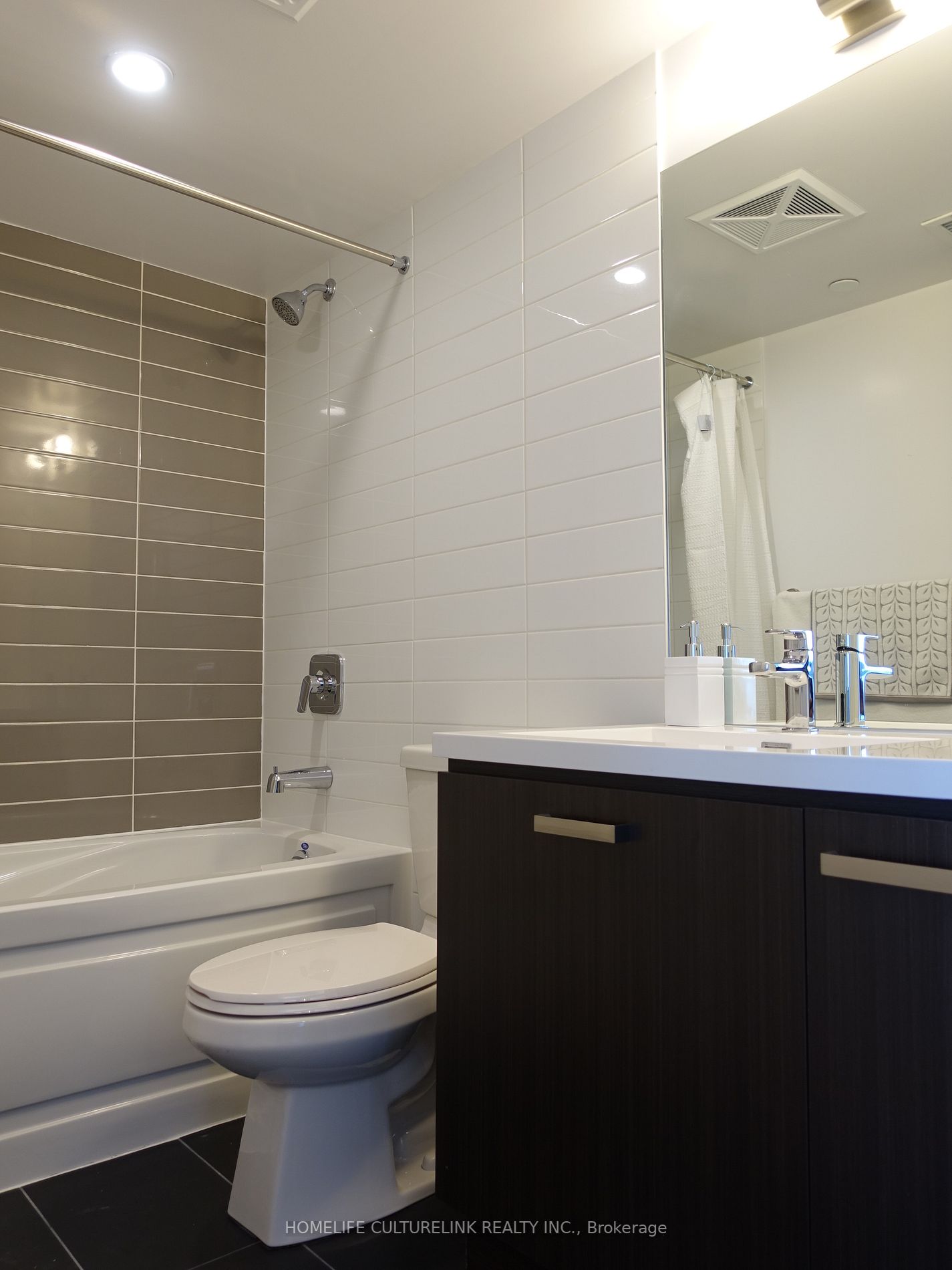 125 Redpath Ave, #711