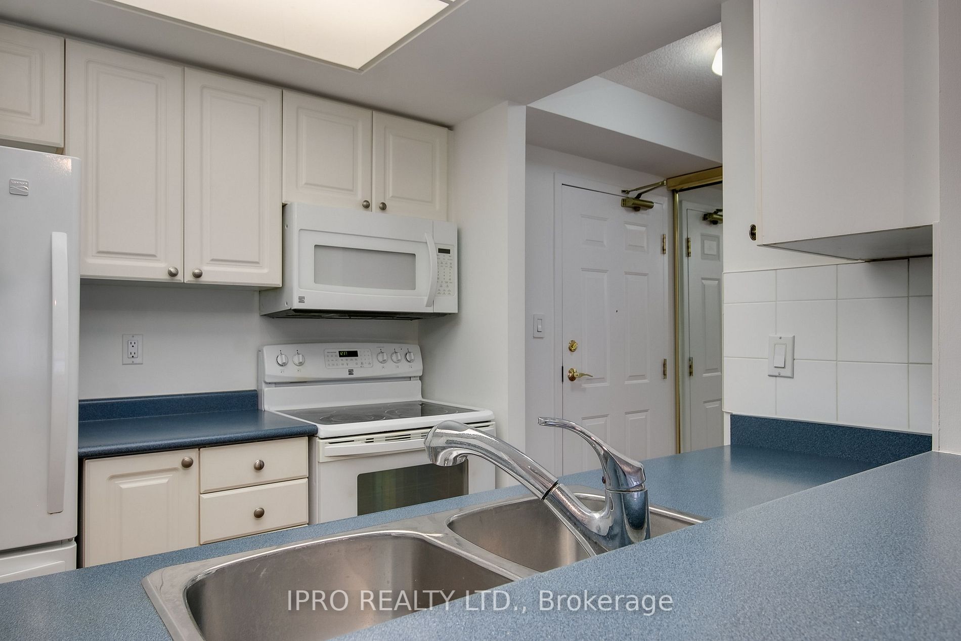 18 Concorde Pl, #411