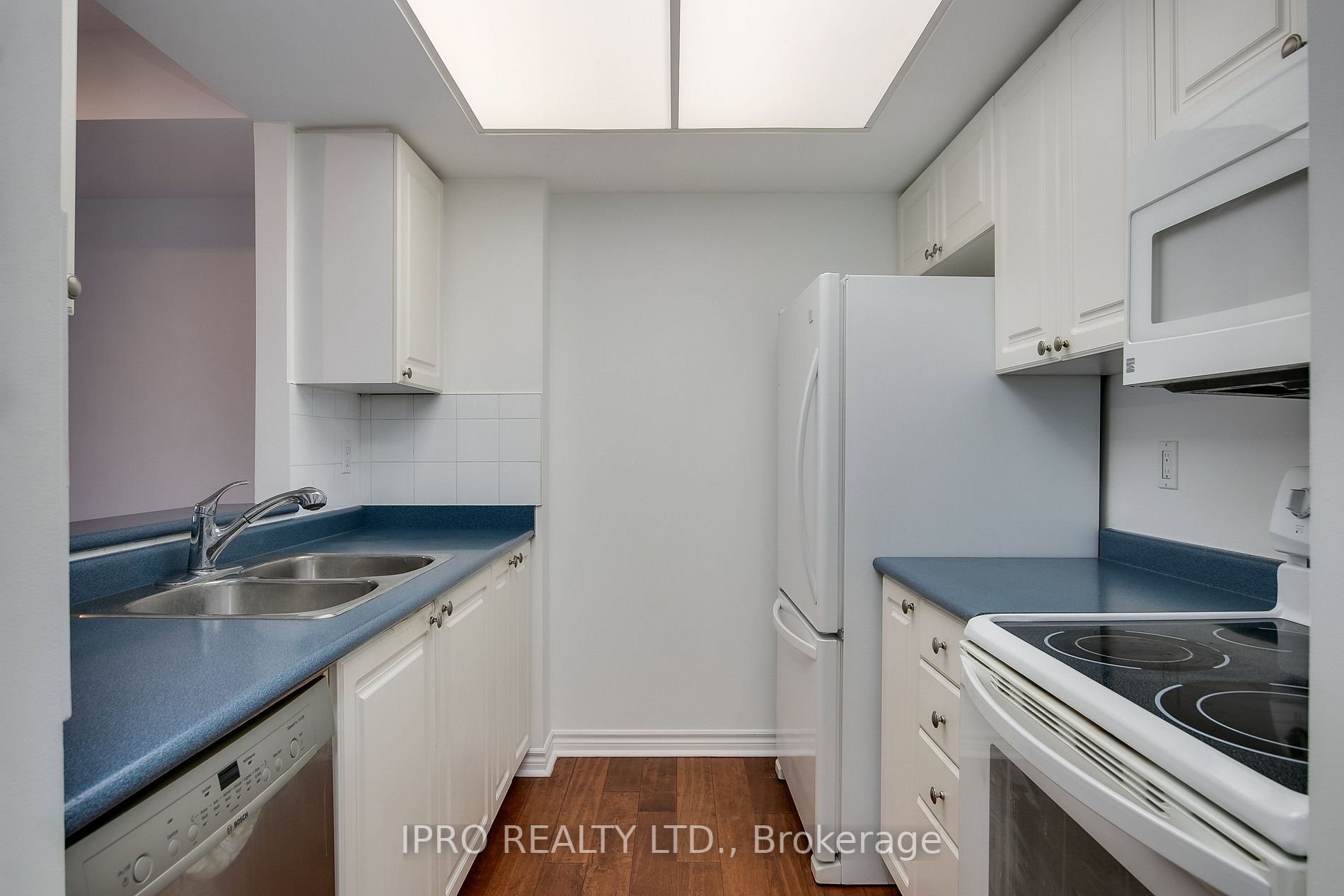 18 Concorde Pl, #411