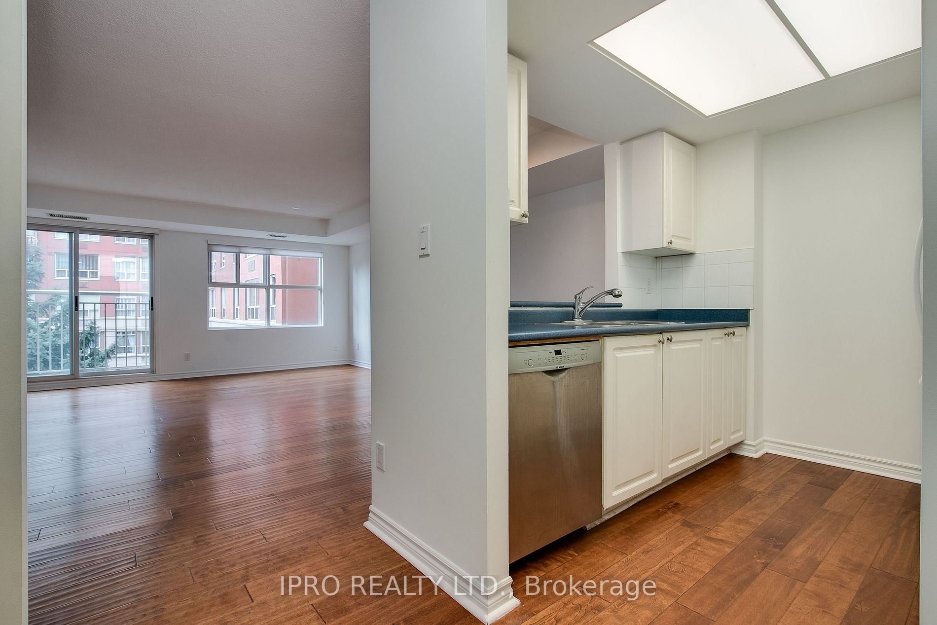 18 Concorde Pl, #411