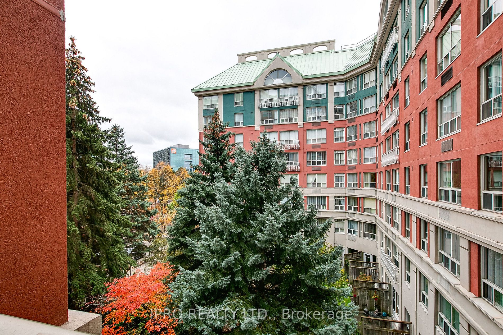 18 Concorde Pl, #411