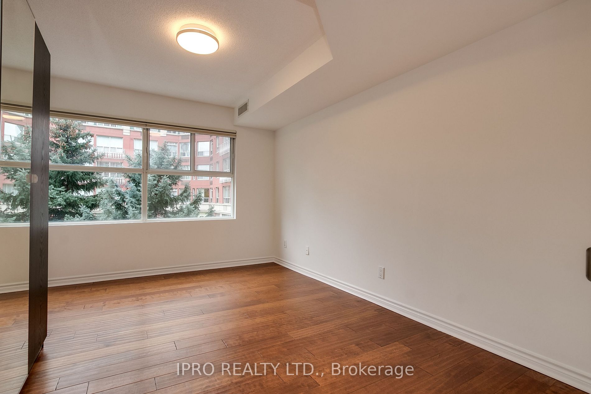 18 Concorde Pl, #411