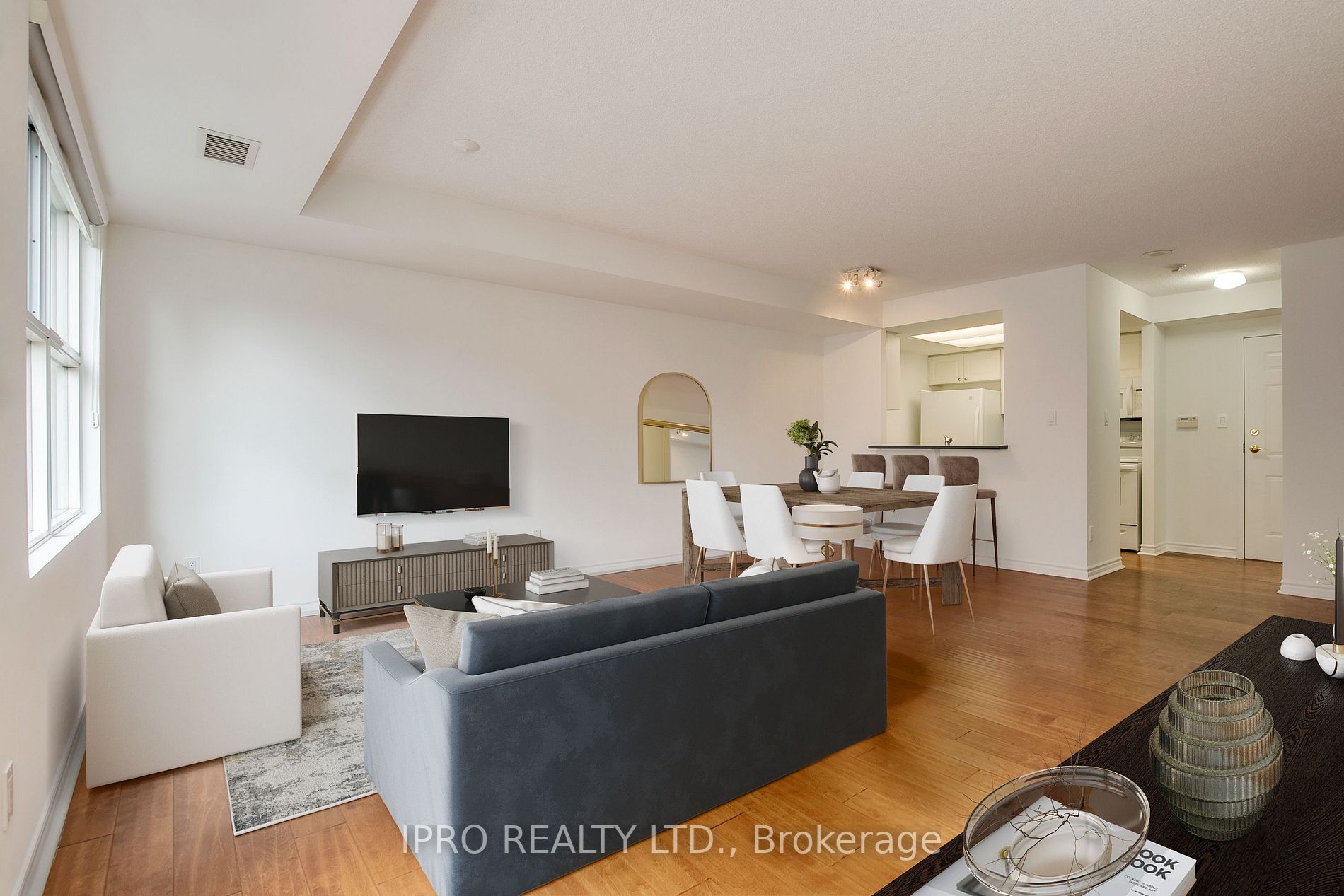18 Concorde Pl, #411