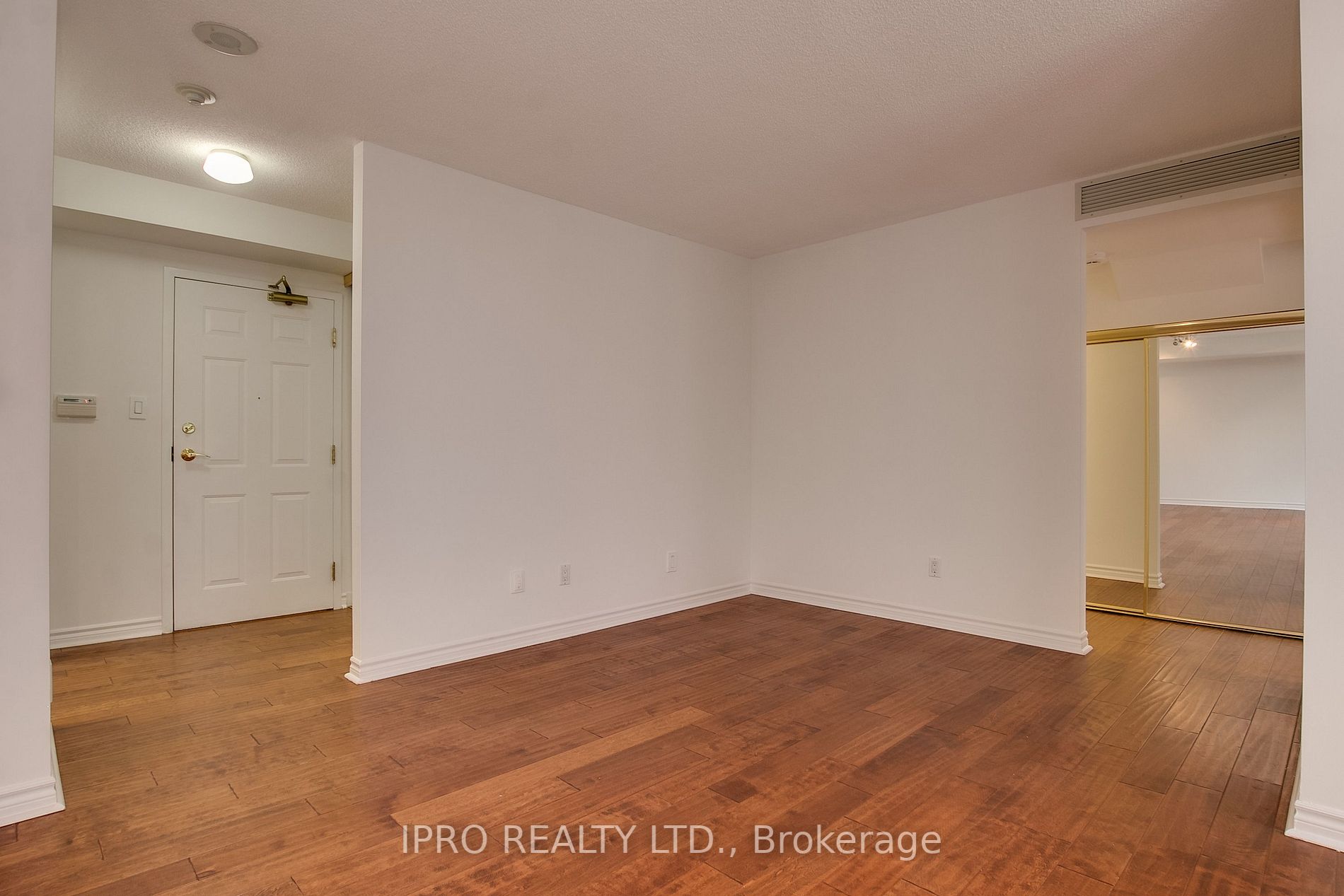 18 Concorde Pl, #411