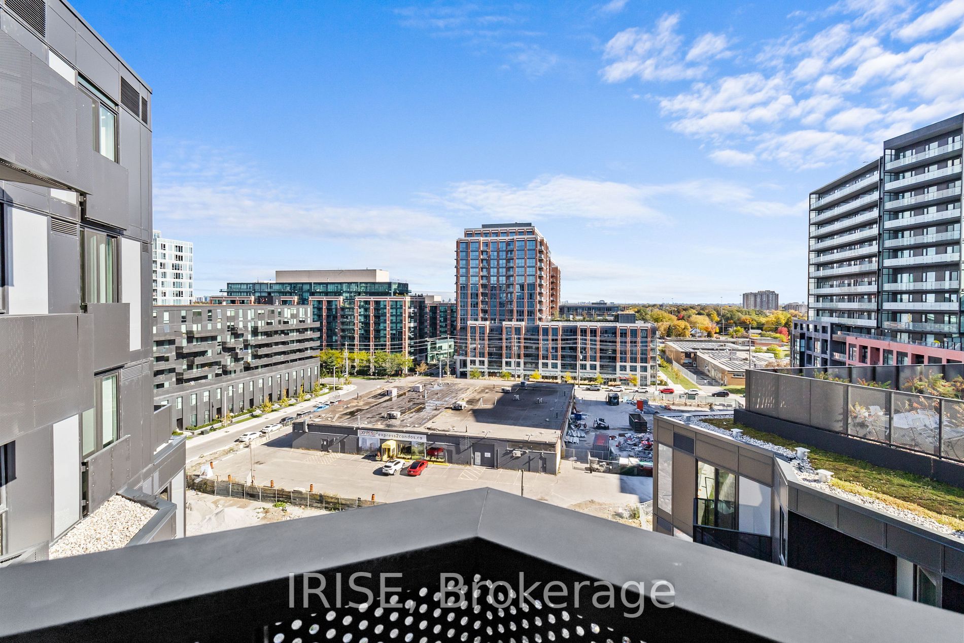 30 Tippett Rd, #905