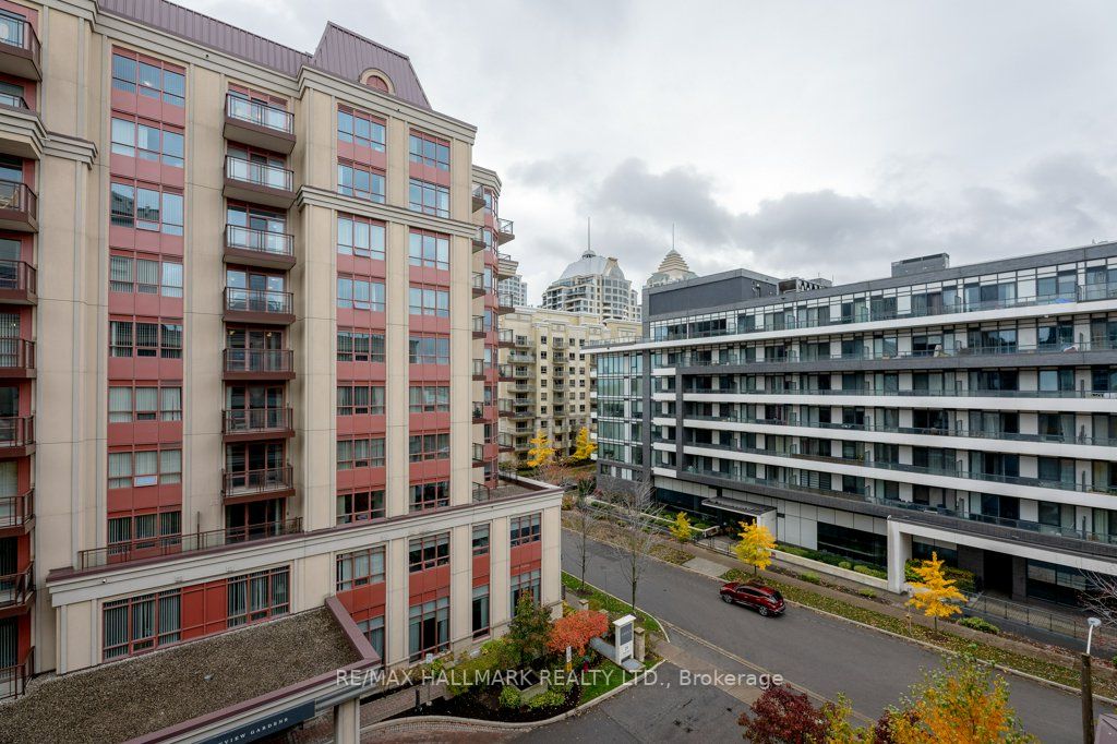27 Rean Dr, #505