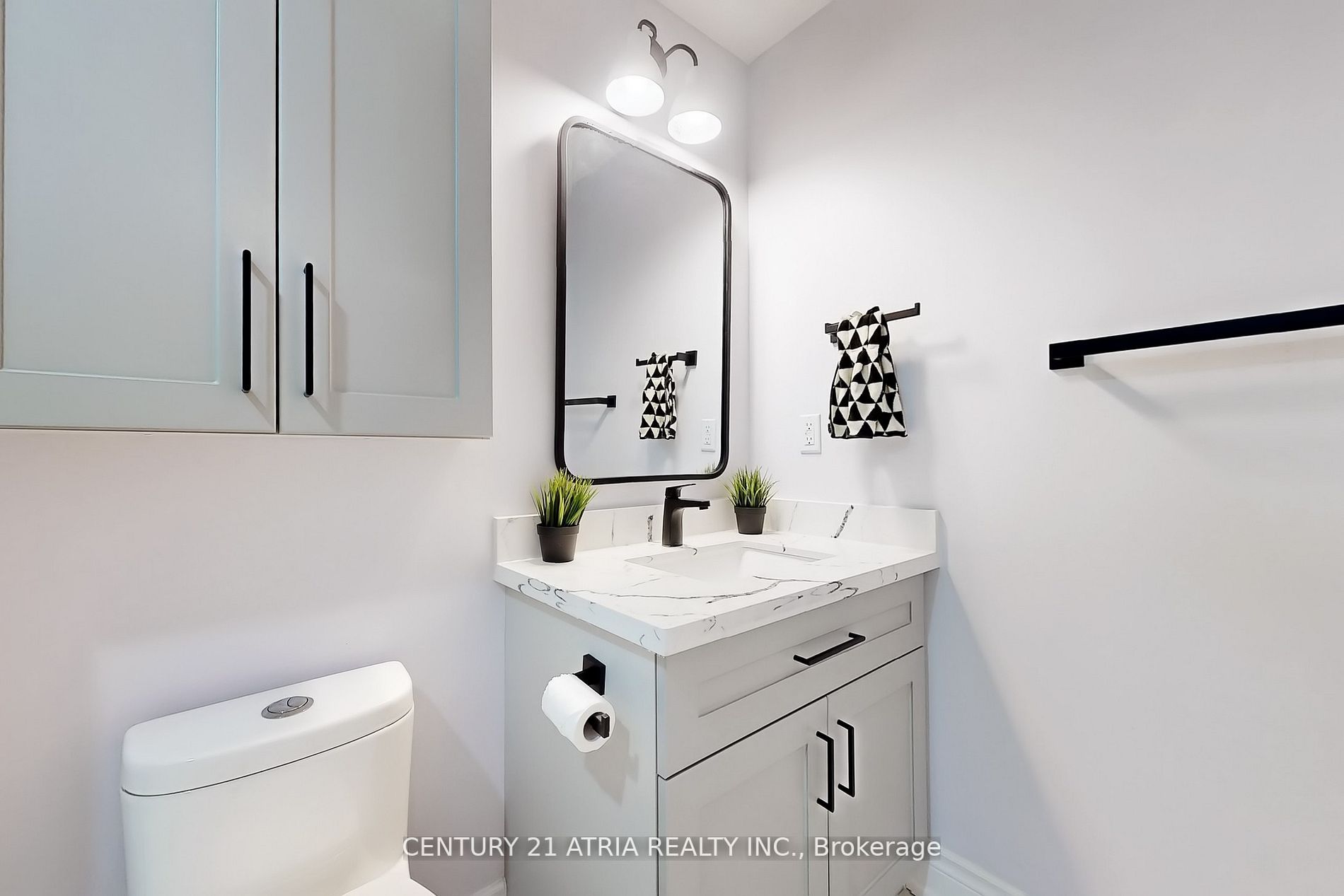 1720 Eglinton Ave E, #105