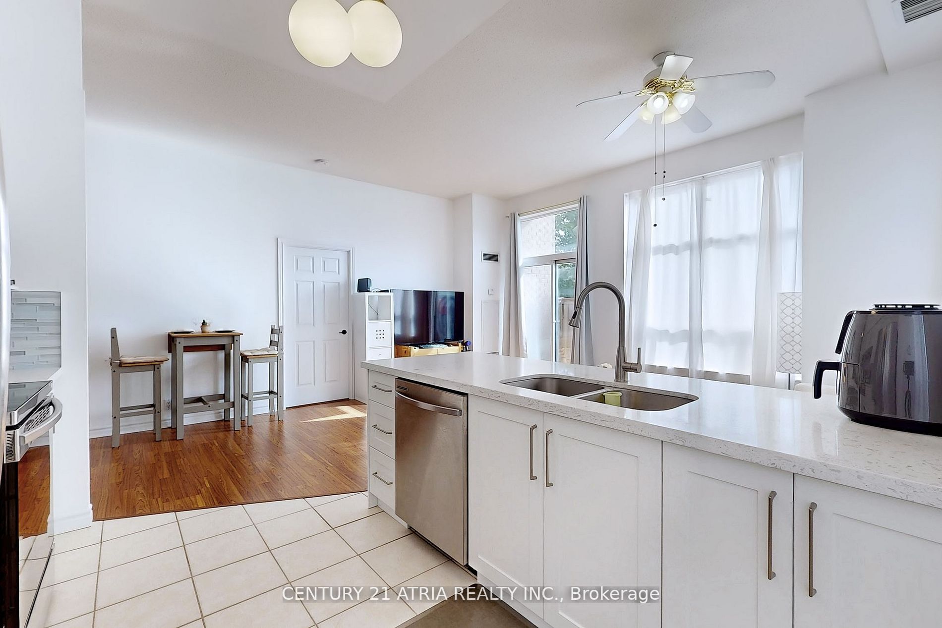 1720 Eglinton Ave E, #105