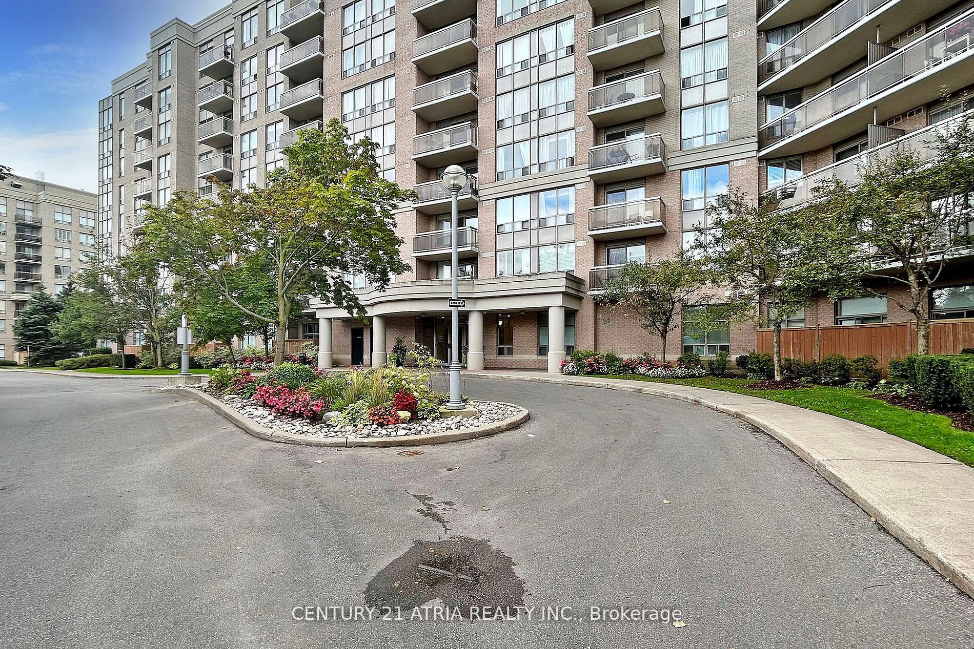 1720 Eglinton Ave E, #105