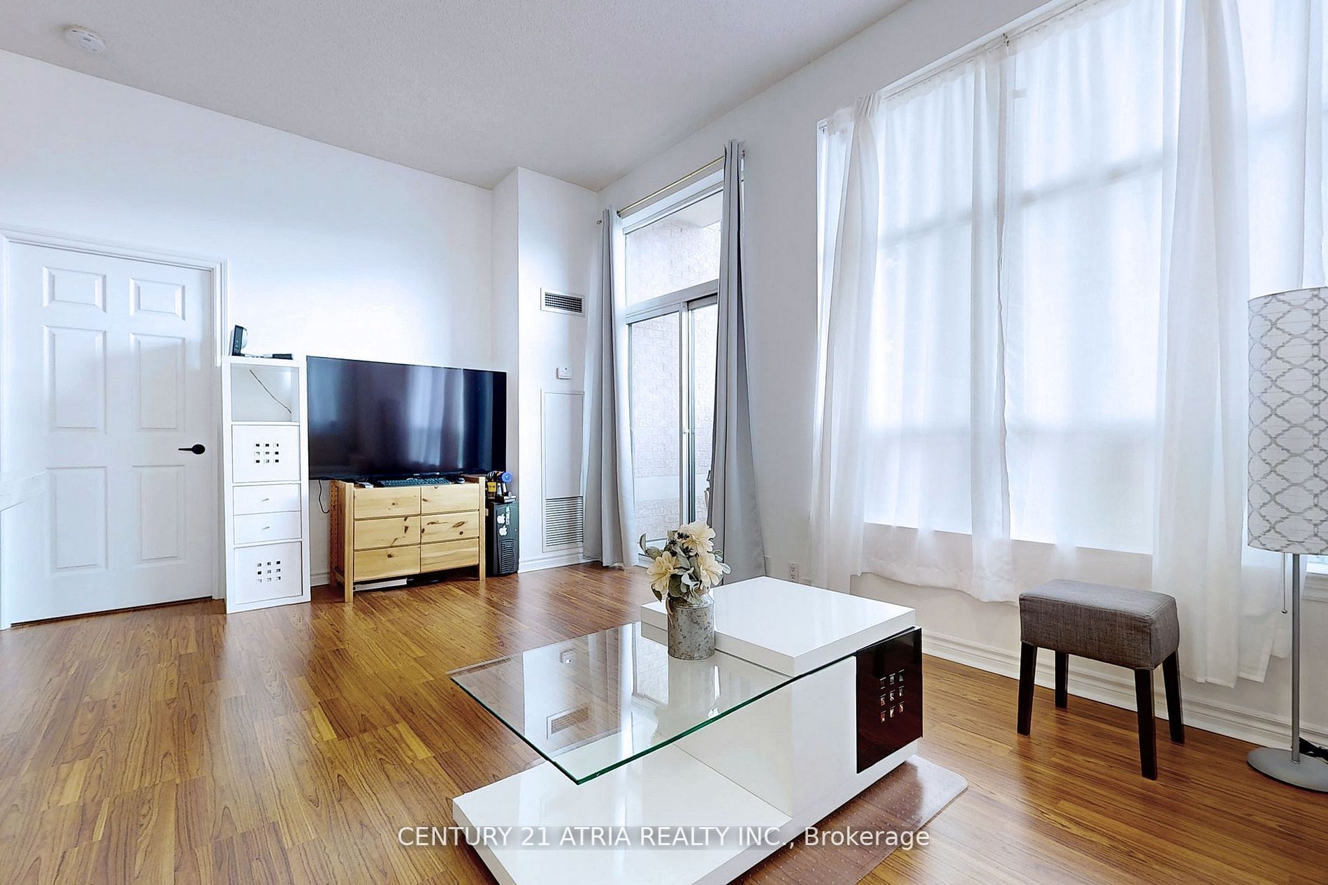 1720 Eglinton Ave E, #105