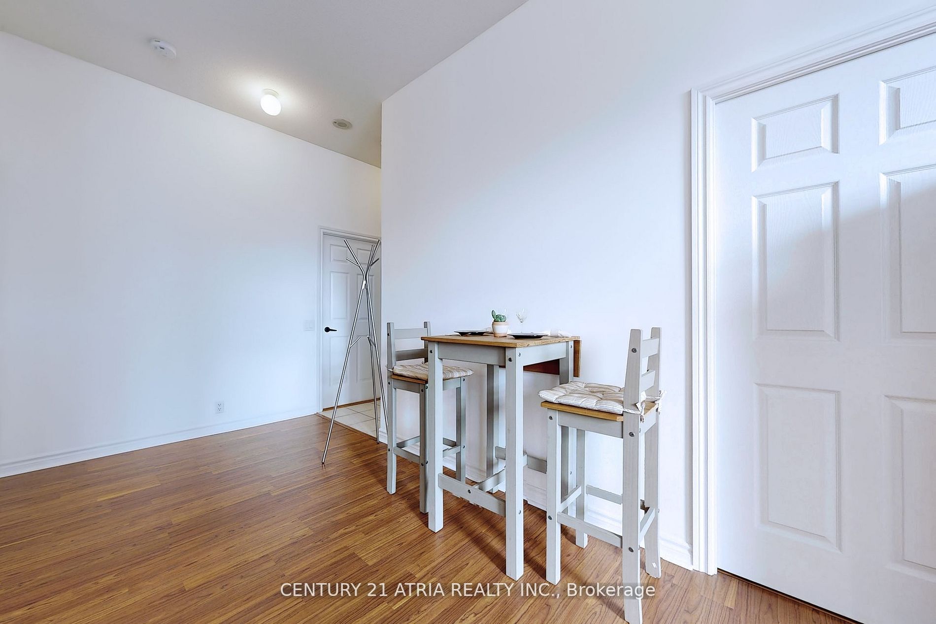 1720 Eglinton Ave E, #105