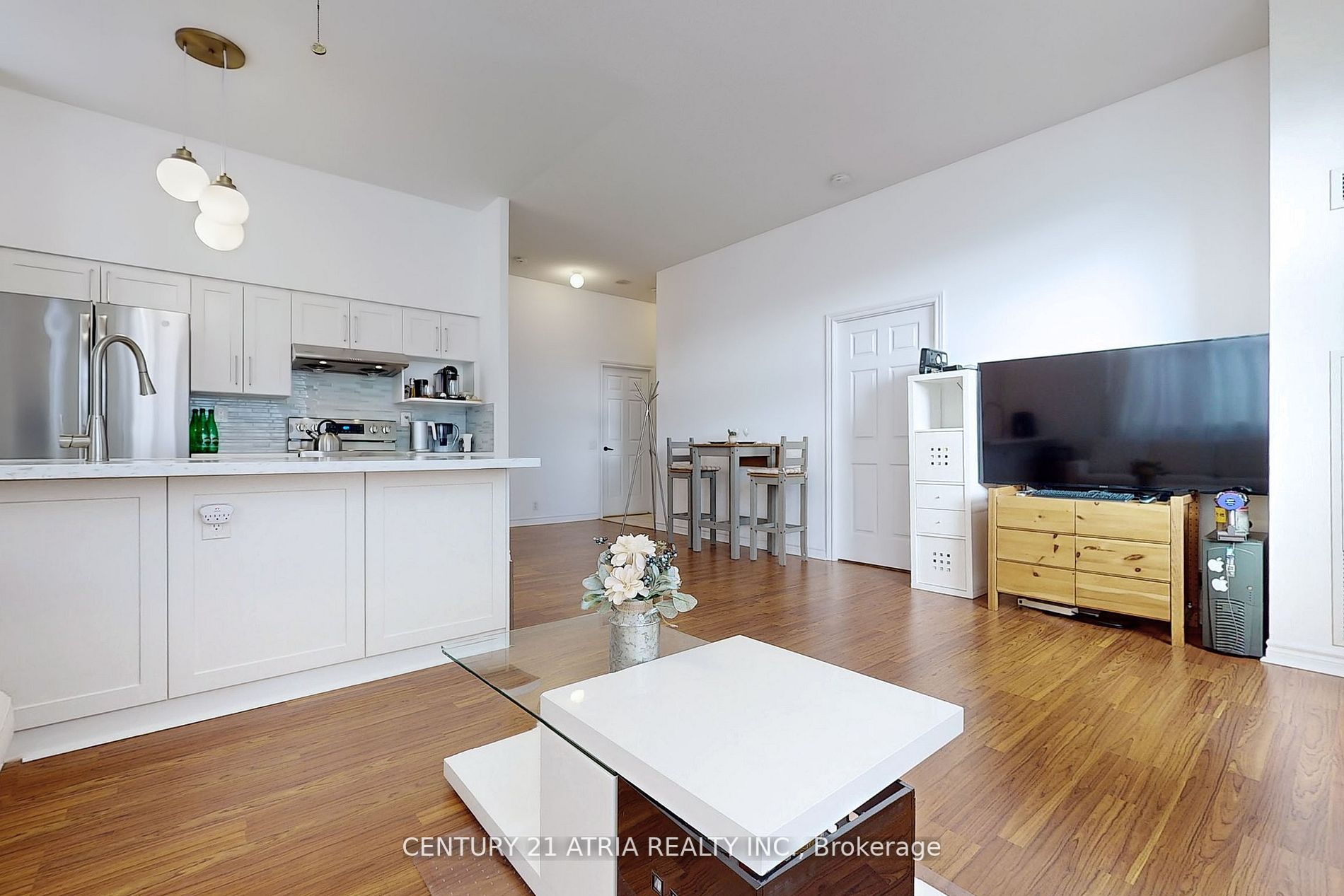 1720 Eglinton Ave E, #105