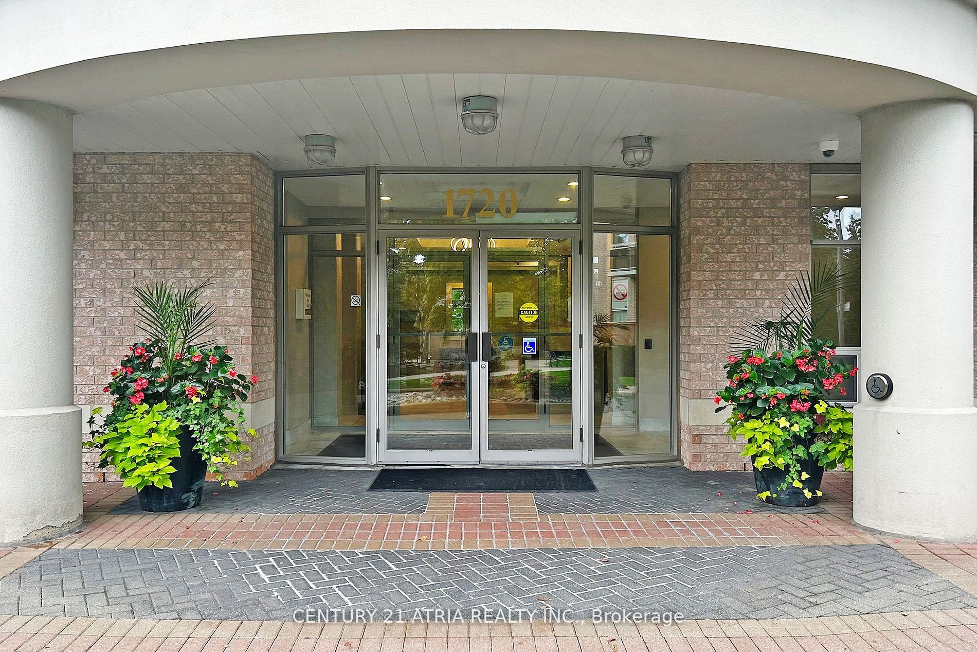 1720 Eglinton Ave E, #105