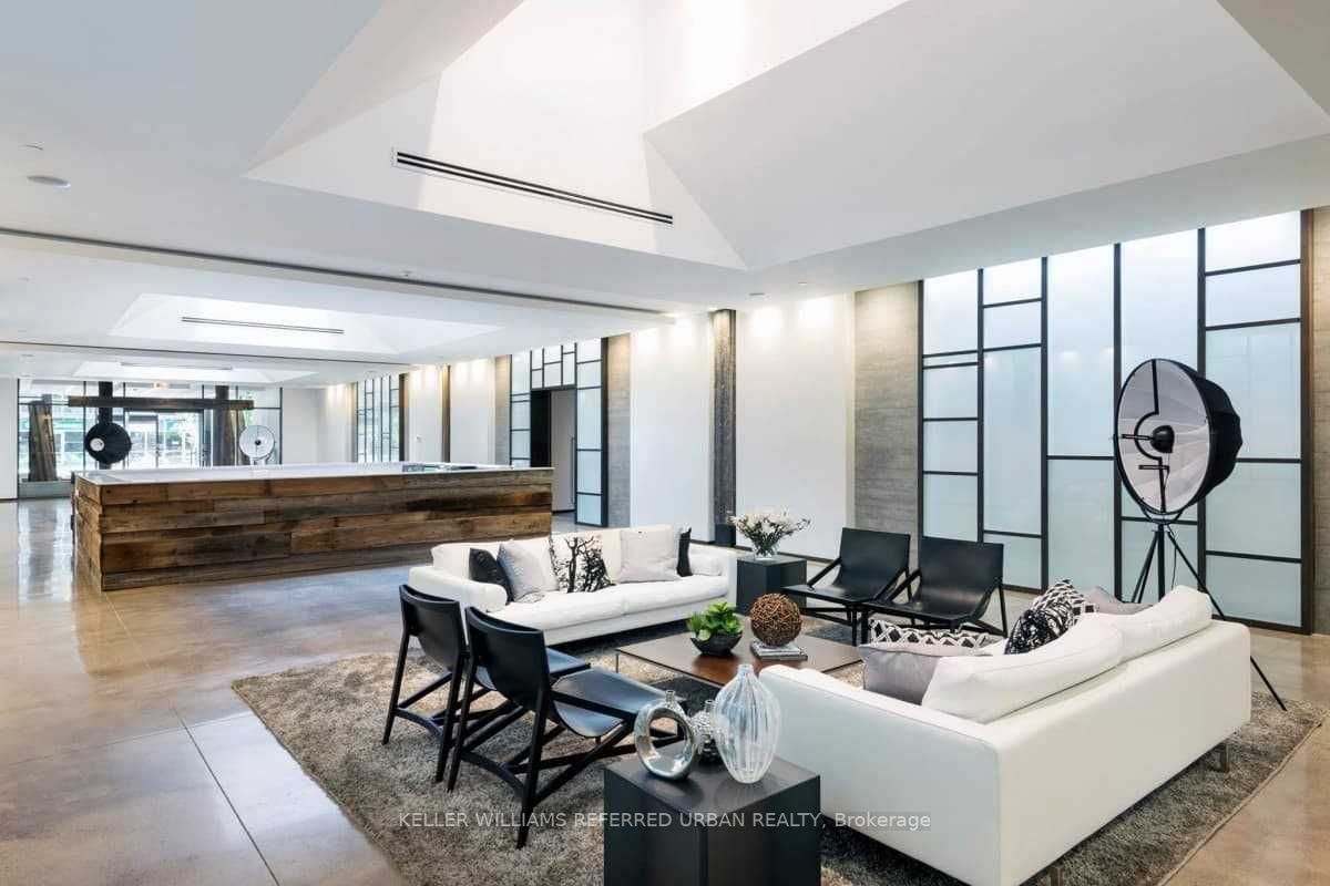 1030 King St, #228