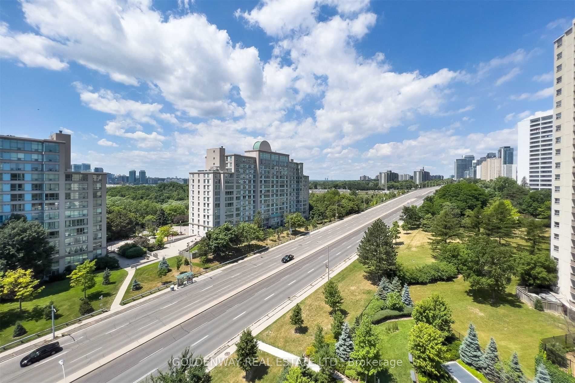 18 Graydon Hall Dr, #1004