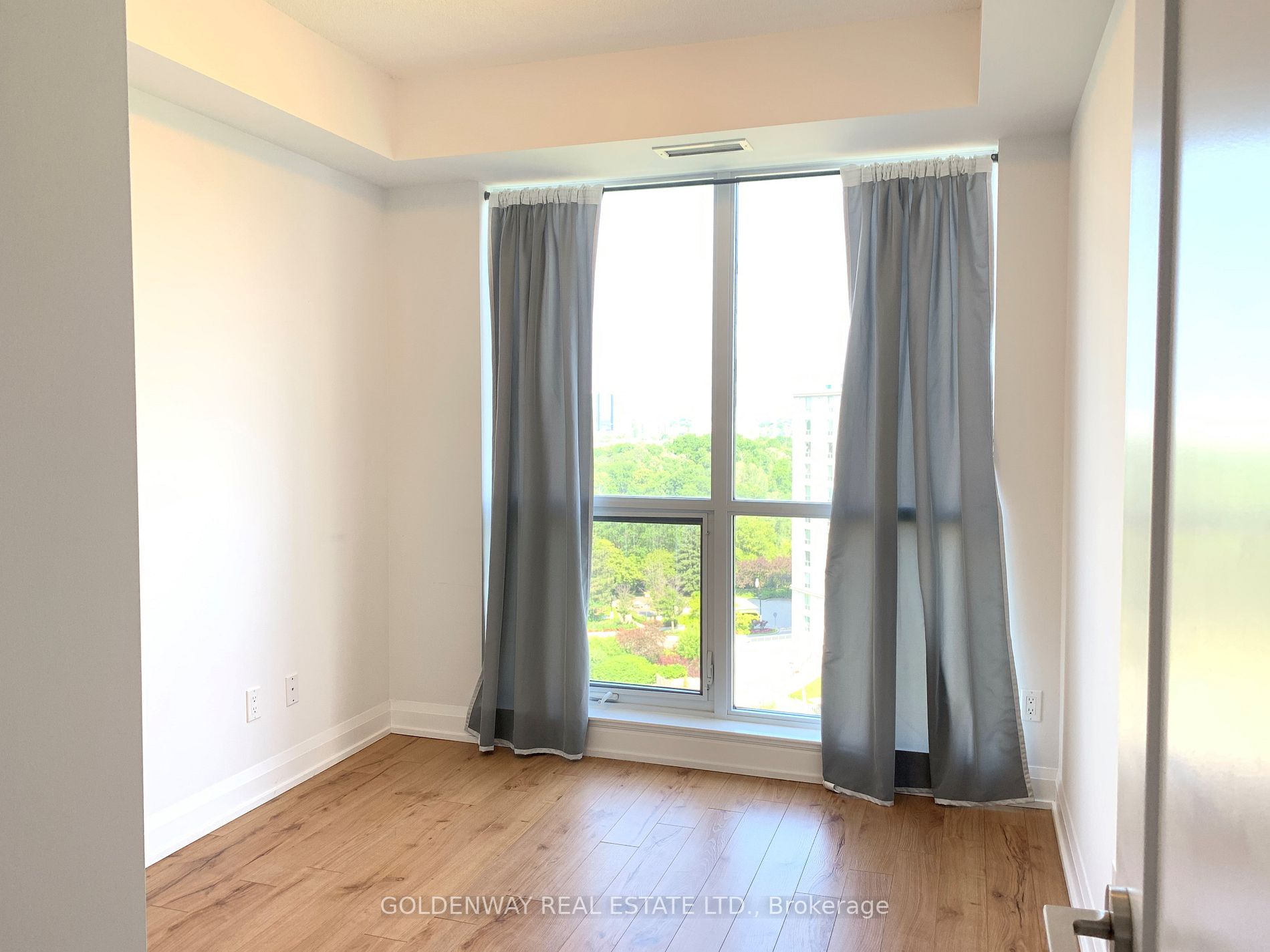 18 Graydon Hall Dr, #1004