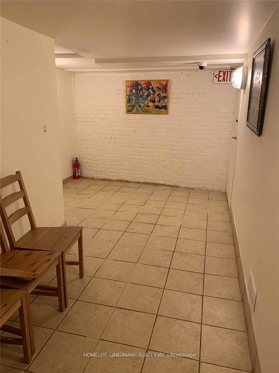 3238 Yonge St