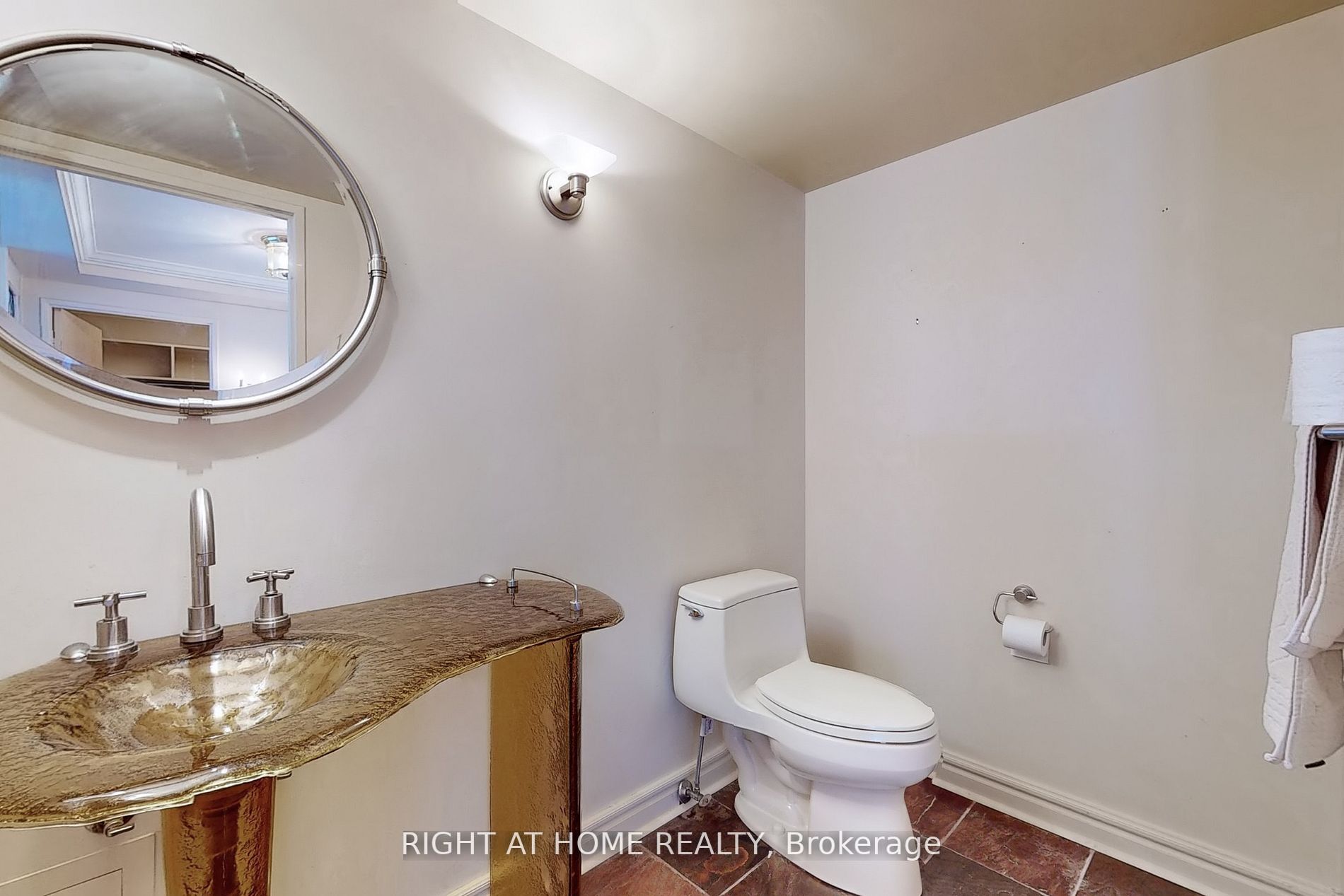33 University Ave, #2702