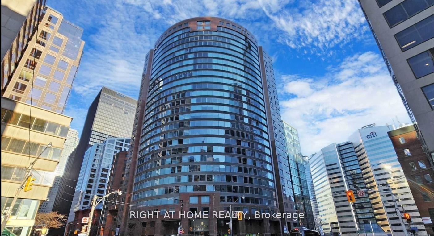 33 University Ave, #2702