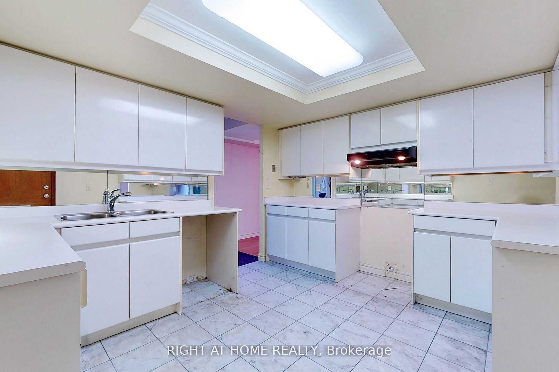 33 University Ave, #2702